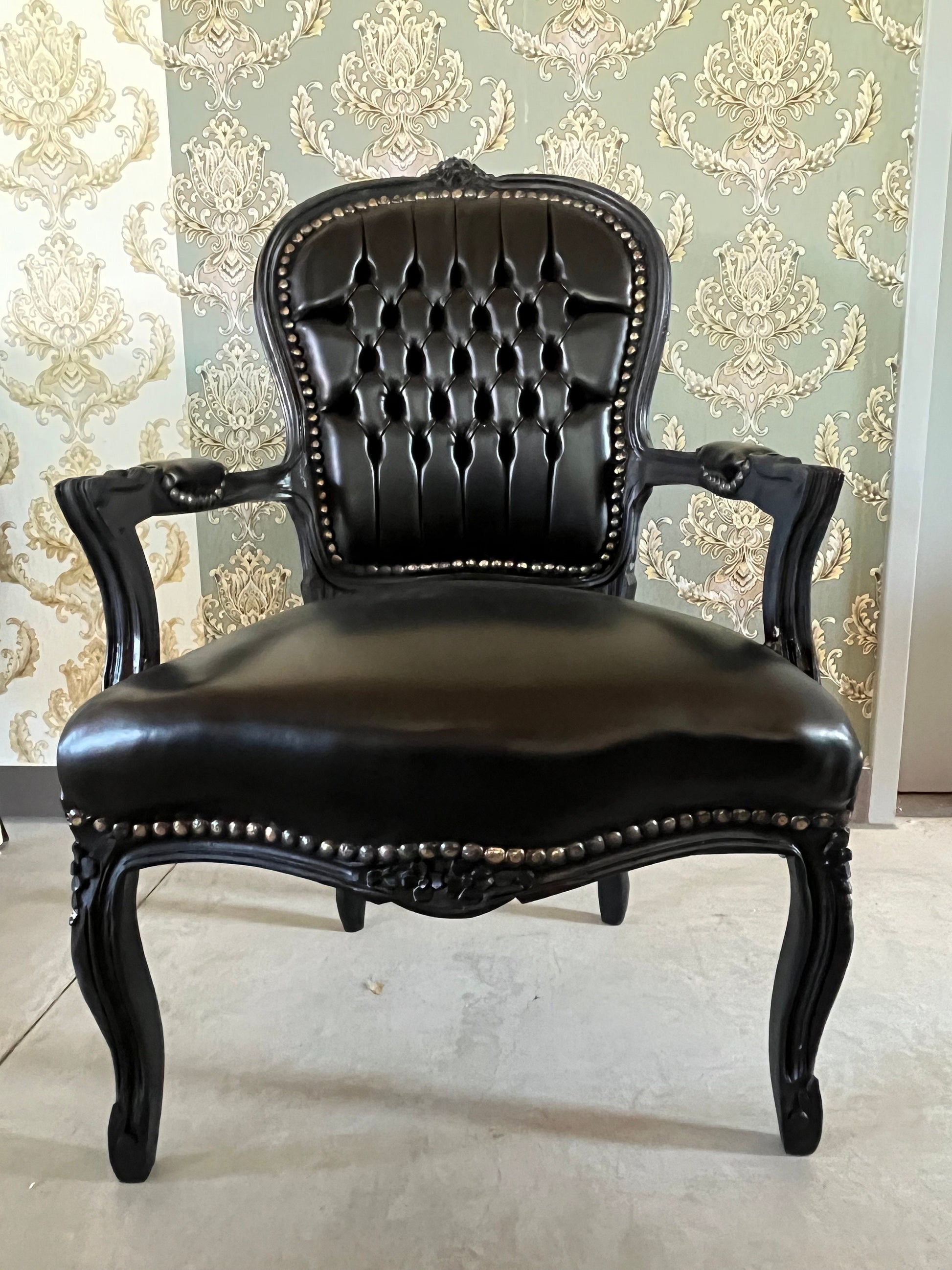 Armchair French Louis Style Black Leather-Like Chair Retro Baroque Rococo Style Armchair in Black or Dark Wood Frame