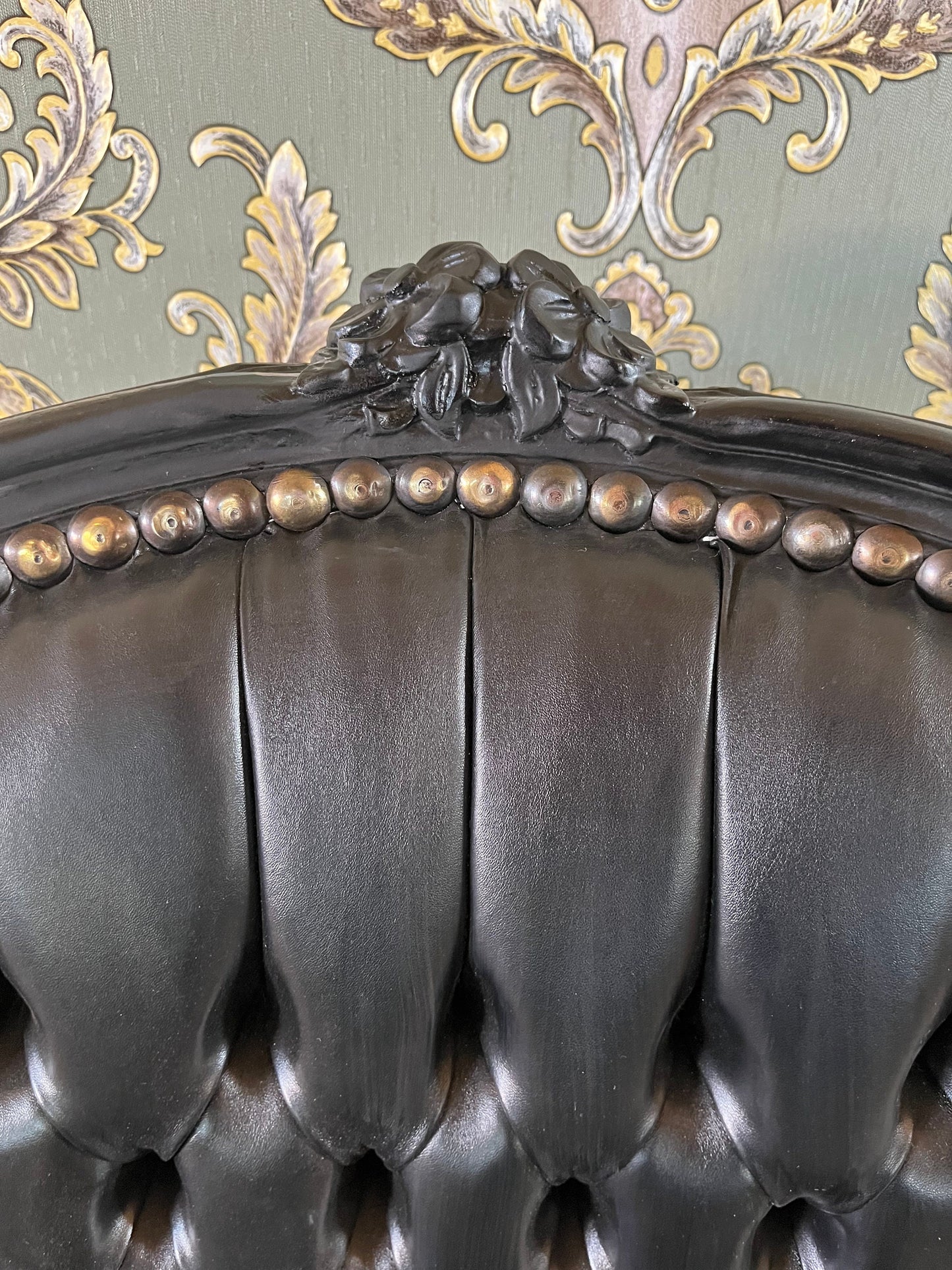 Armchair French Louis Style Black Leather-Like Chair Retro Baroque Rococo Style Armchair in Black or Dark Wood Frame