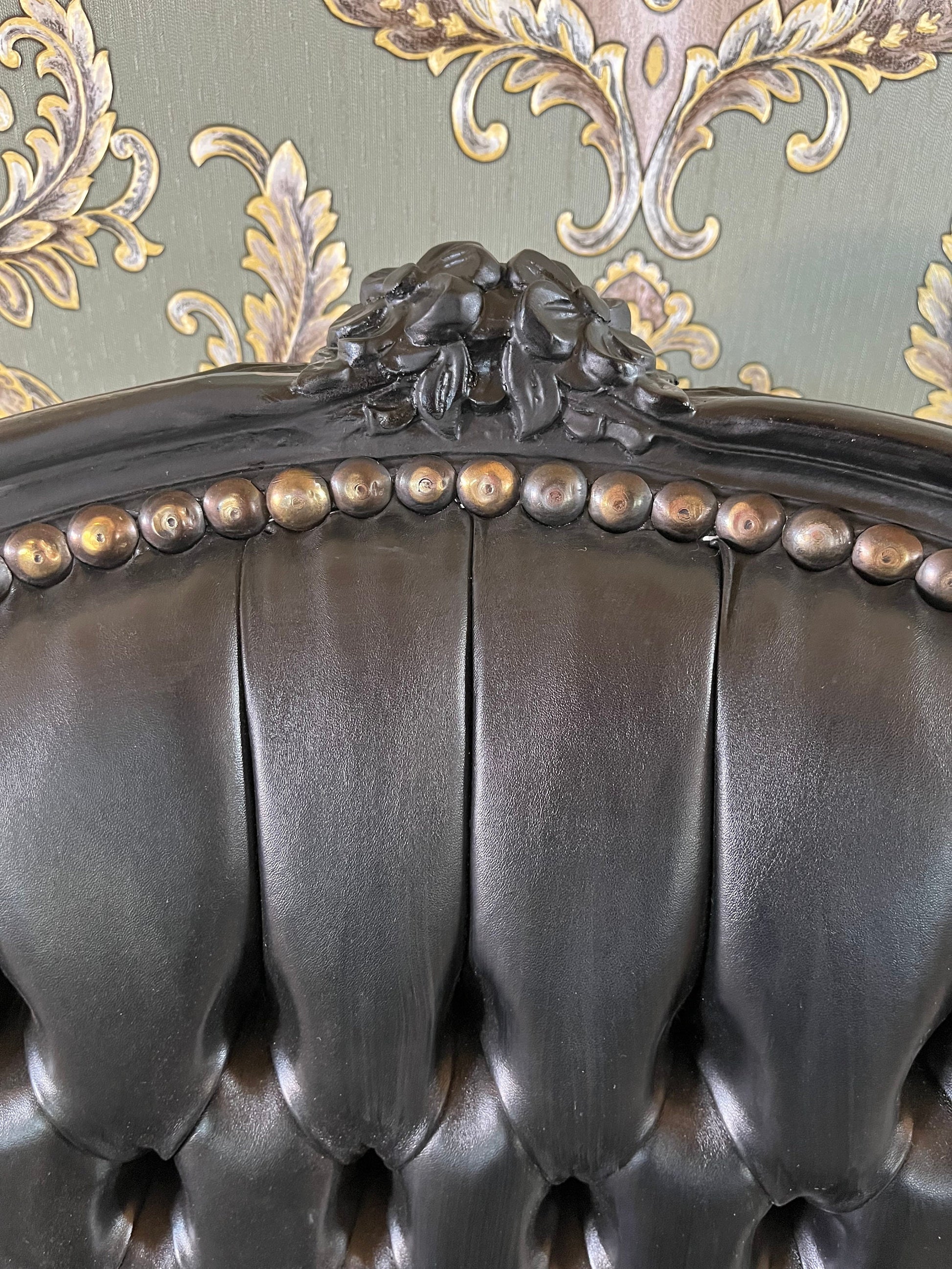 Armchair French Louis Style Black Leather-Like Chair Retro Baroque Rococo Style Armchair in Black or Dark Wood Frame