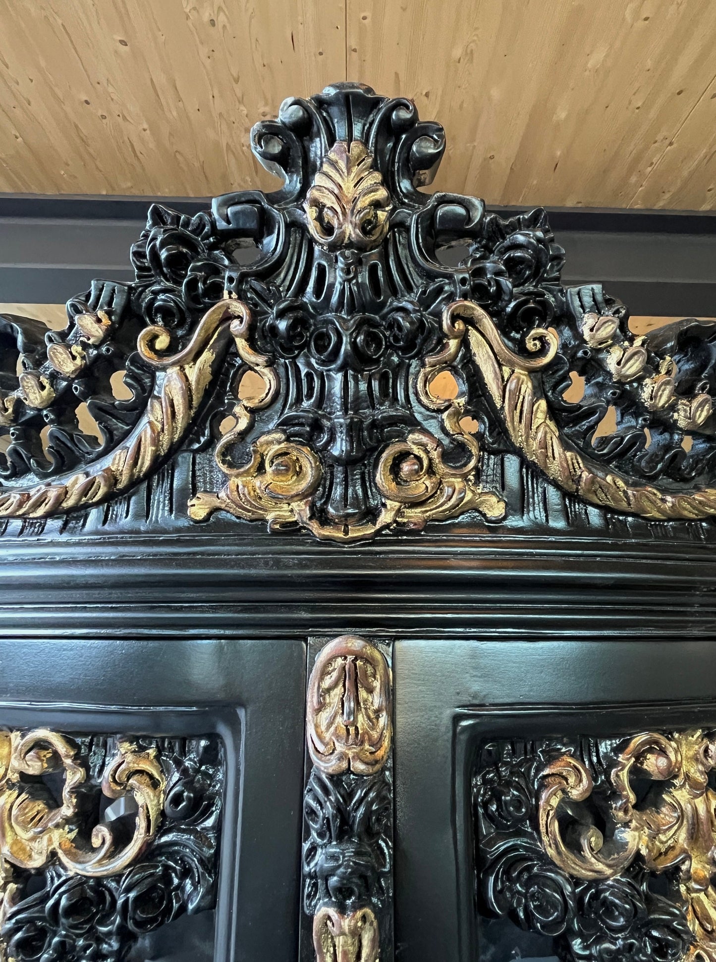 Showcase Cabinet Black Baroque Style Display Cabinet Glass & Wood French Louis Display Cabinet Decor in Black Antique Style Showcase Cabinet