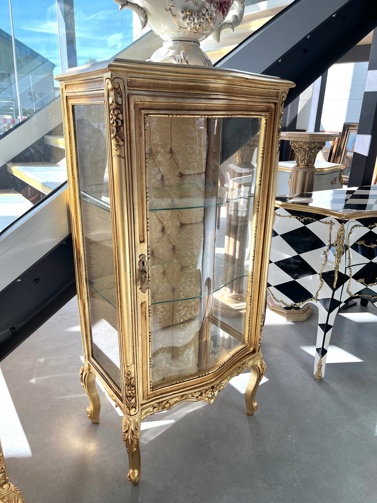 Display Cabinet French Louis Style in Gold Finish Glass Wooden Showcase Retro Baroque Style in Sliver Finish Home Decoration for Living Room