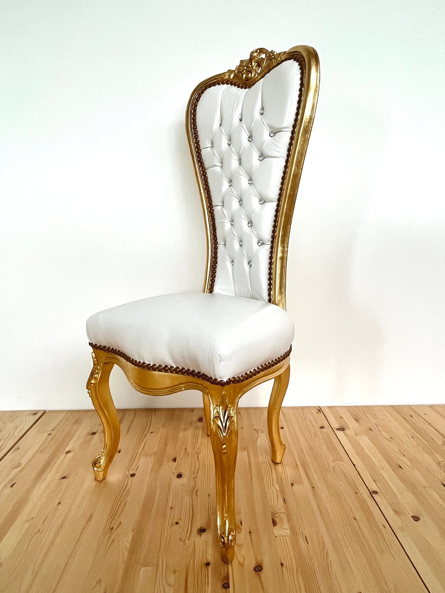 Tall Chair Antique Baroque Style Chair in Gold Finish Red White Beige Color for Wedding Party Event