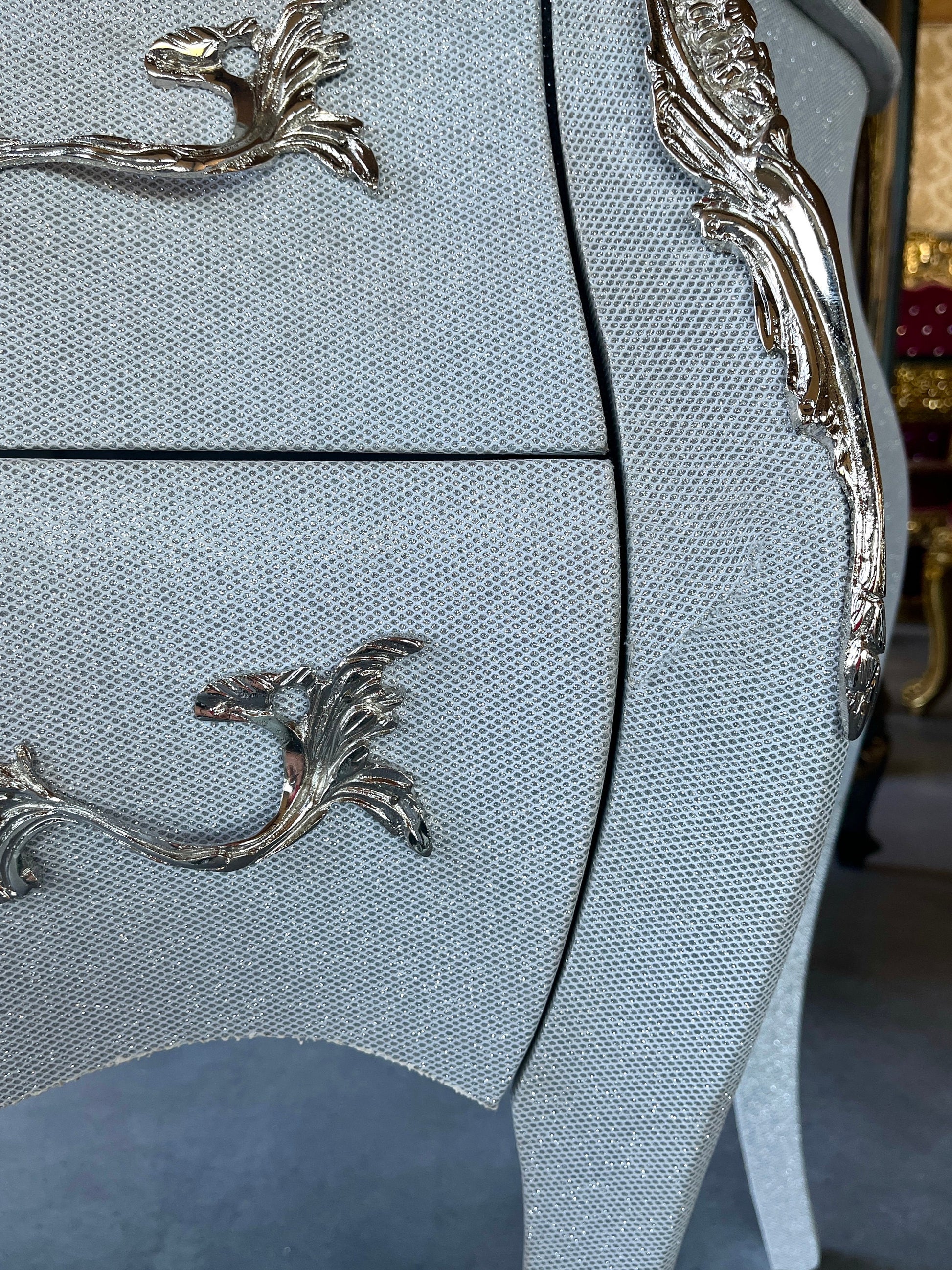 Chest of Drawer French Louis Style in Silver Glitter Dresser Retro Baroque Style Inlaid 2 Drawers & Metal Ornaments Commode in Silver