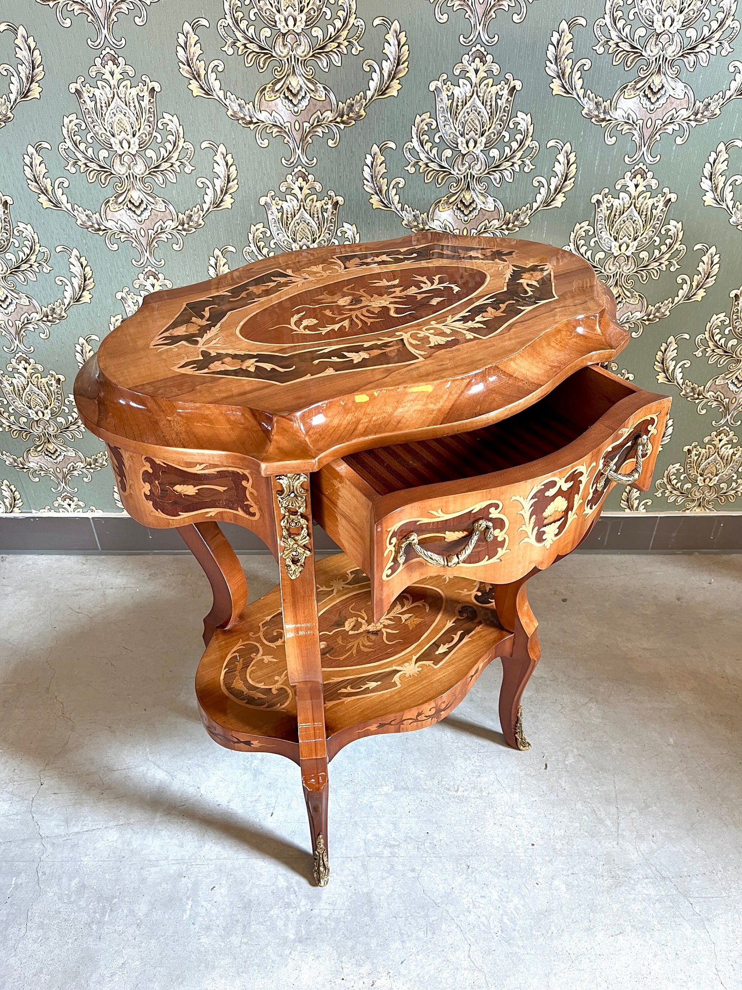 Side Table French Antique Style Wooden Brown Coffee Table Retro Baroque Style Side Table for Home Decor