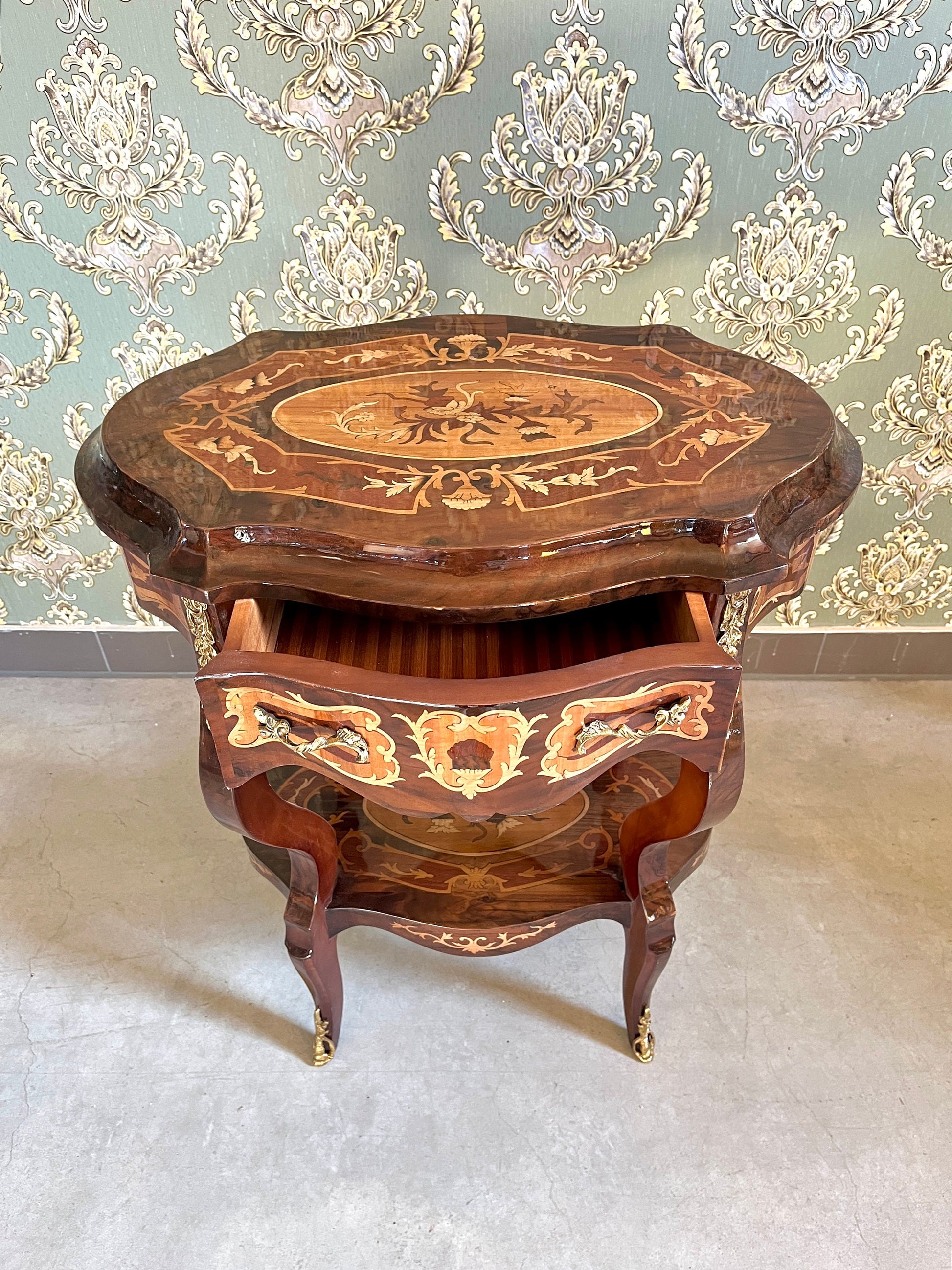 Side Table French Antique Style Wooden Brown Coffee Table Retro Baroque Style Side Table for Home Decor