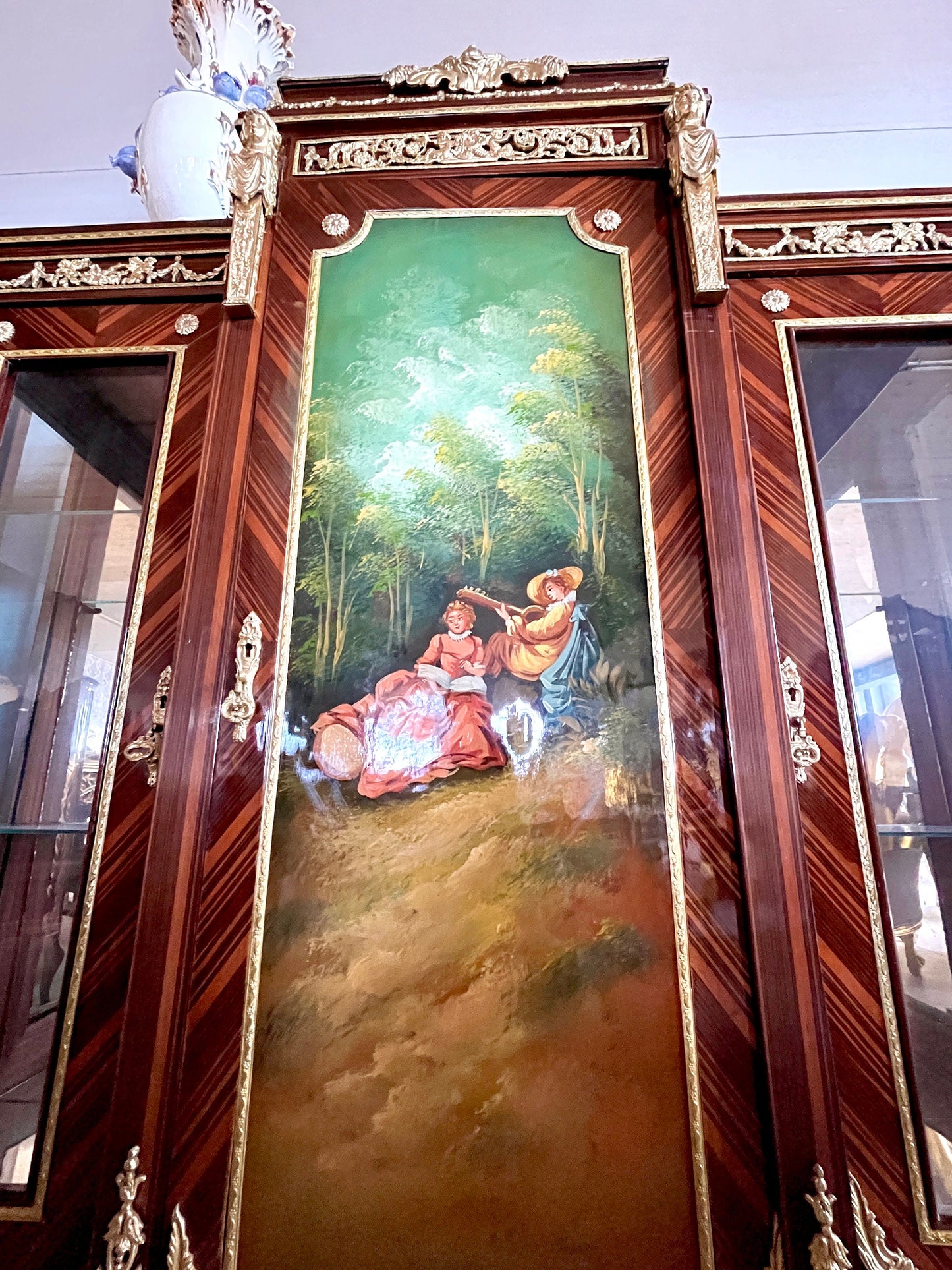 Cabinet Showcase Antique Baroque Style Oil Painting Hand-painted Glass Cabinet French Louis Style in Brown for Home Decor