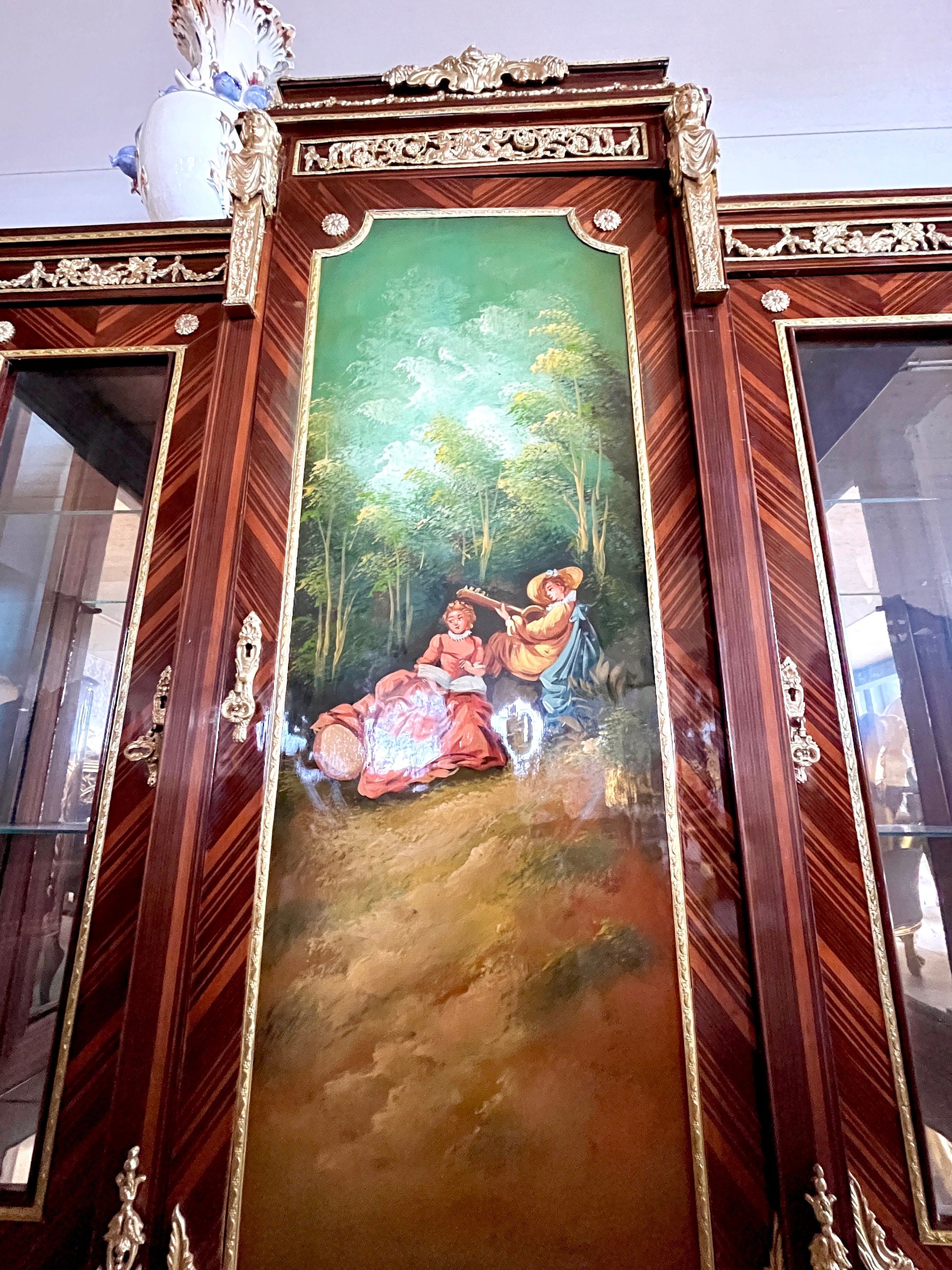 Cabinet Showcase Antique Baroque Style Oil Painting Hand-painted Glass Cabinet French Louis Style in Brown for Home Decor