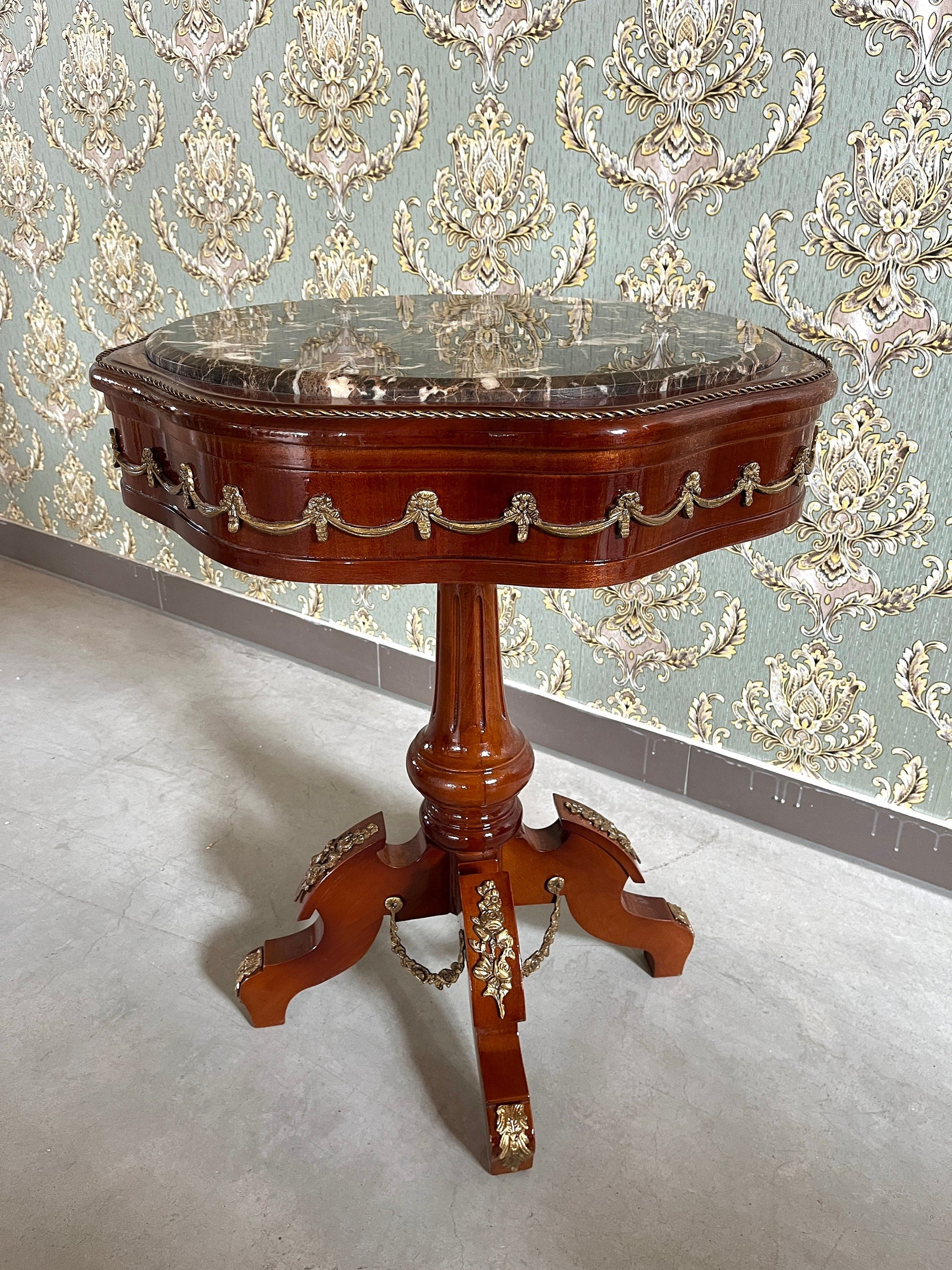 Side Table Marble Top Retro Baroque Style Tea Table Café Table Antique Style Wooden Table with Marble Top for Home Decor