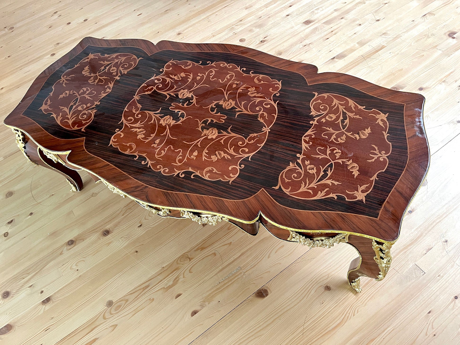 Coffee Table Nostalgic French Baroque Style Wooden Low Tea Table Retro Antique Style Brown Table for Home Decor