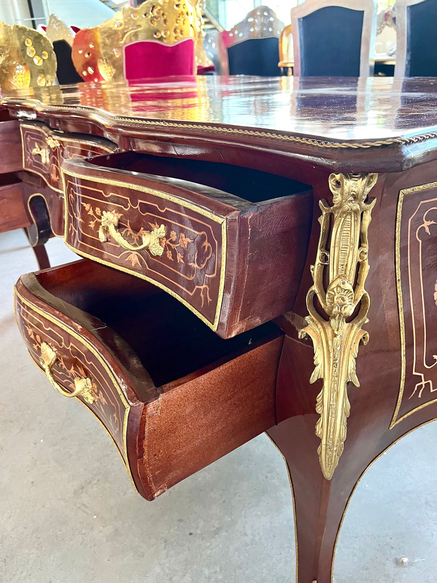 Limitierter handgefertigter Schreibtisch im Barockstil/ Limited Deluxe Desk in French Baroque Style Wooden Desk Nostalgic Antique Look Brown