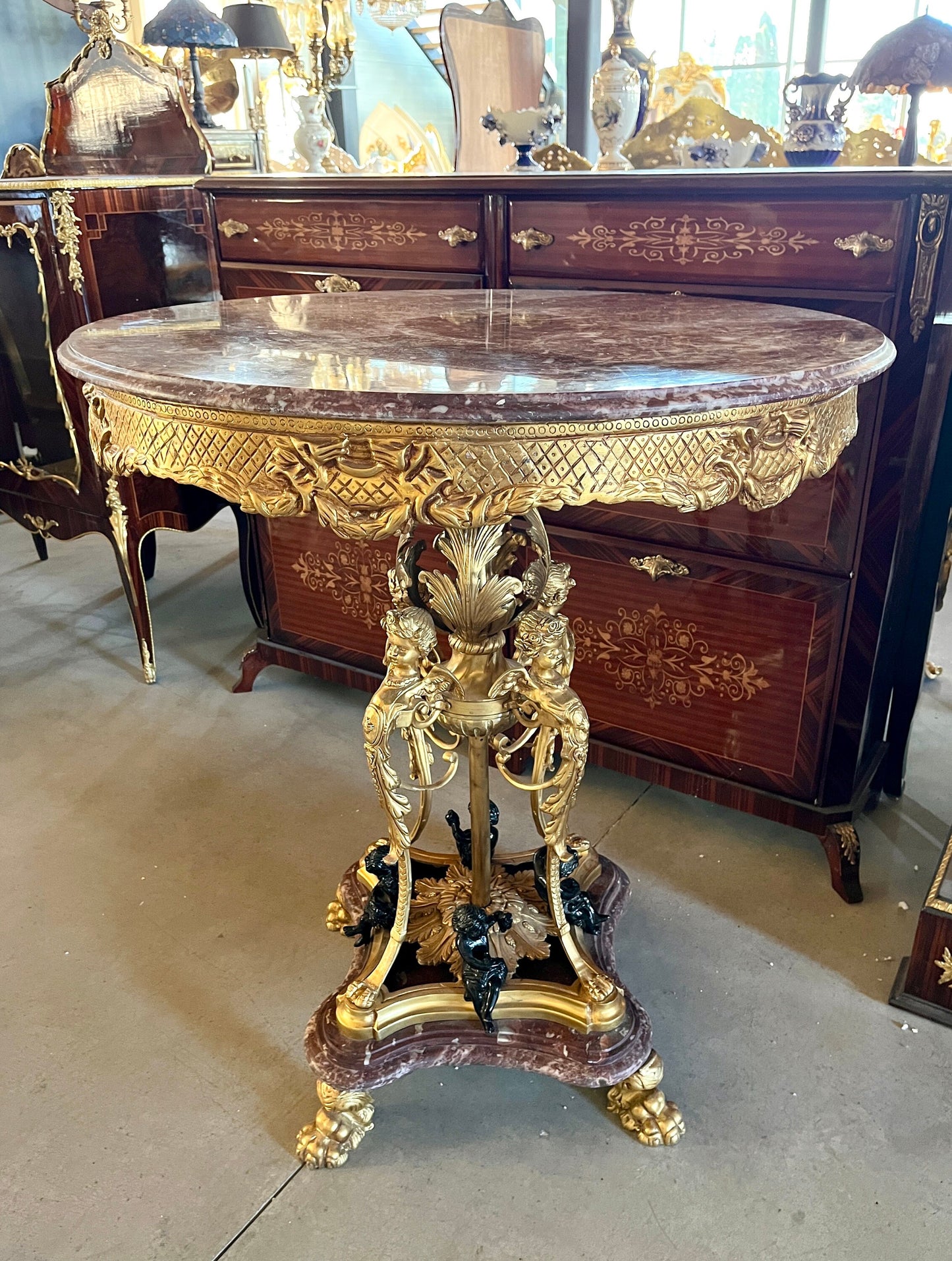 Round Table Royal Antique Style Purple Red Marble Bronze Statue Table Retro Baroque Style Noble Decor Table for Commercial Decoration