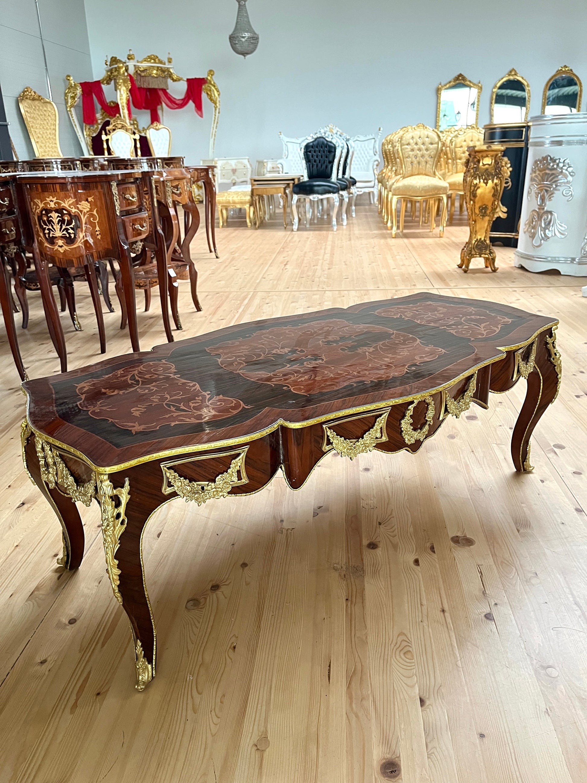 Coffee Table Nostalgic French Baroque Style Wooden Low Tea Table Retro Antique Style Brown Table for Home Decor