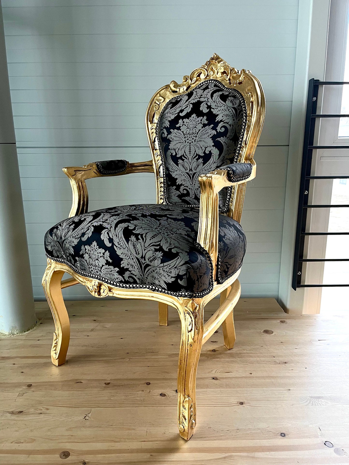 Armchair Black Gold French Louis Style Accent Chair Retro Antique Baroque Rococo Style Armchair in Gold Finish for Home Decor