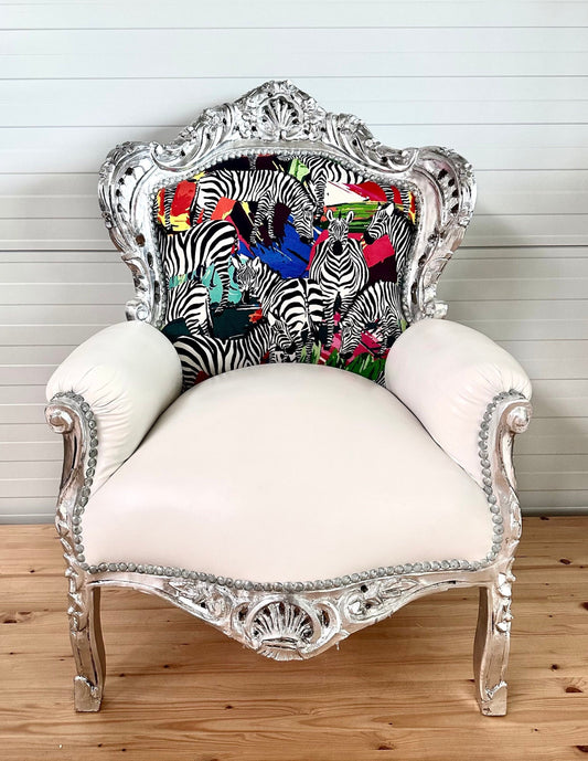 Französischer Barocksessel im Recoco-Stil/ Armchair French Baroque Recoco Style in Silver Finish & Colorful Safari Zebra Print