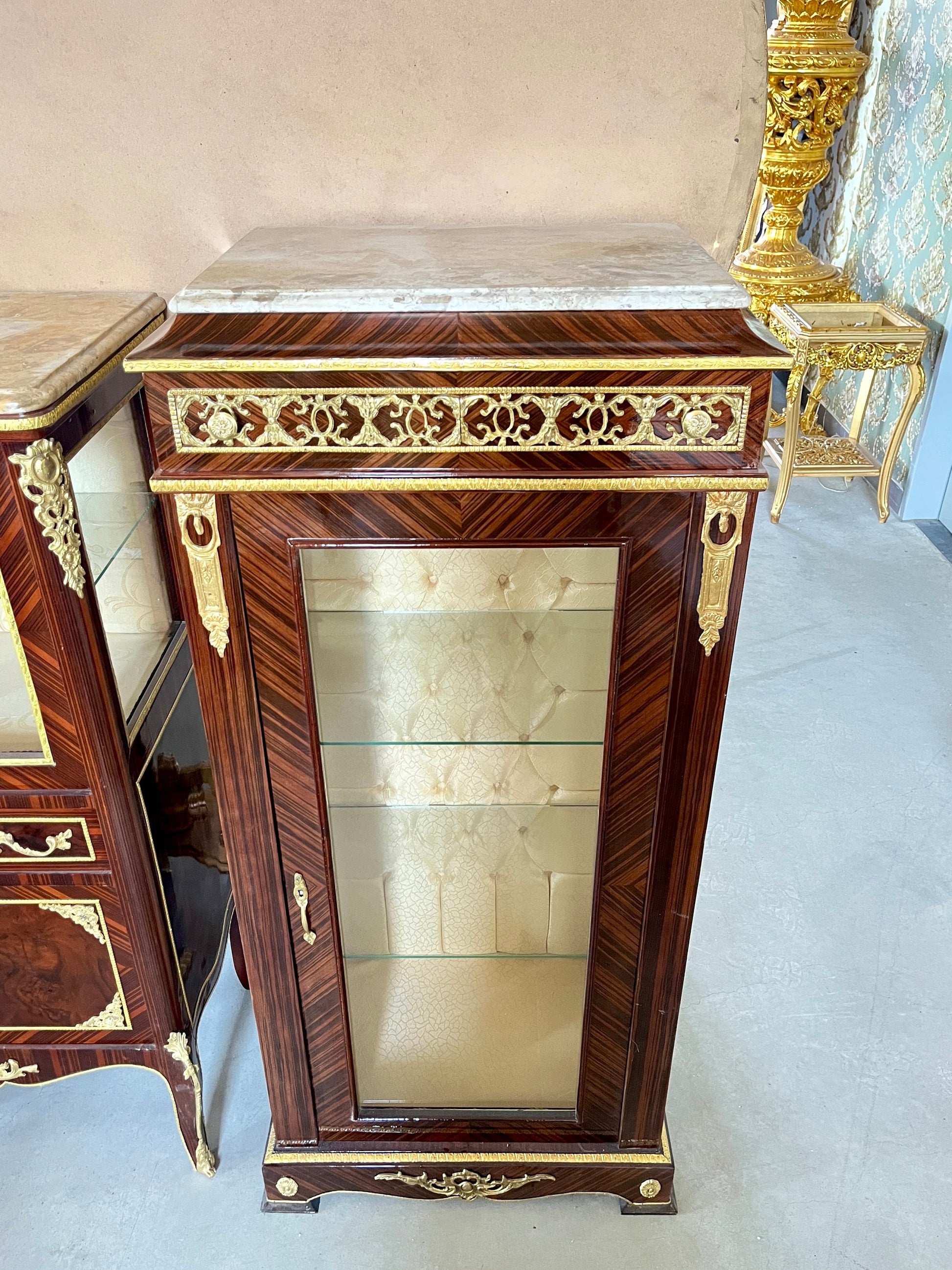 Display Cabinet French Antique Style Glass Wooden Showcase Retro Baroque Style for Home Decoration