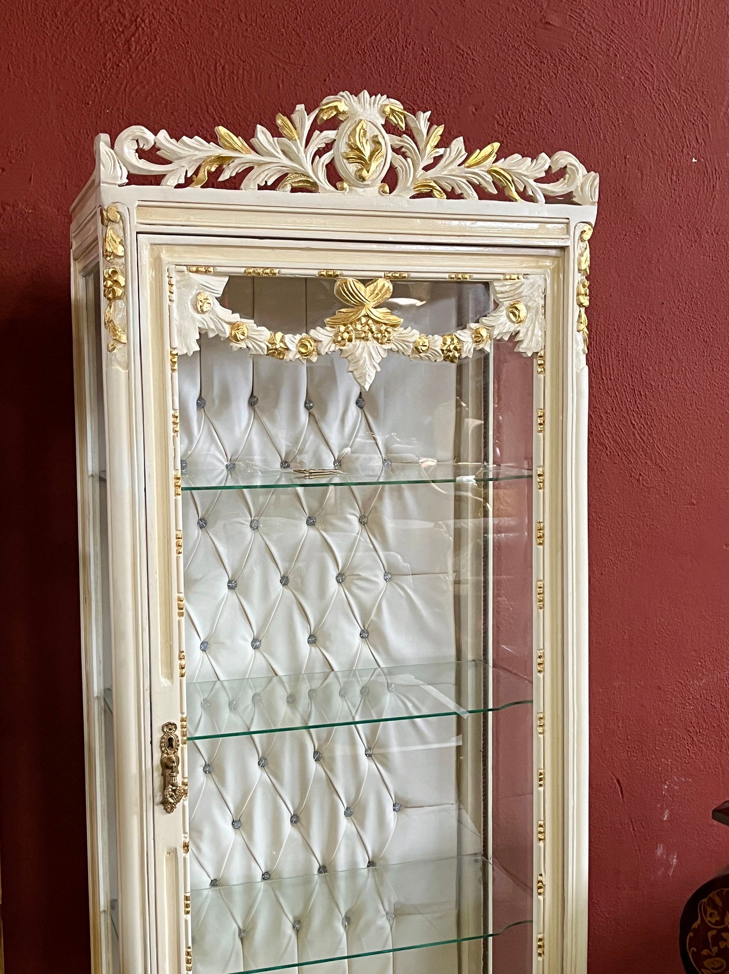 Display Cabinet French Louis XV Style Showcase Antique Style Reproduction in Beige Color Retro Baroque Style Glass Cabinet