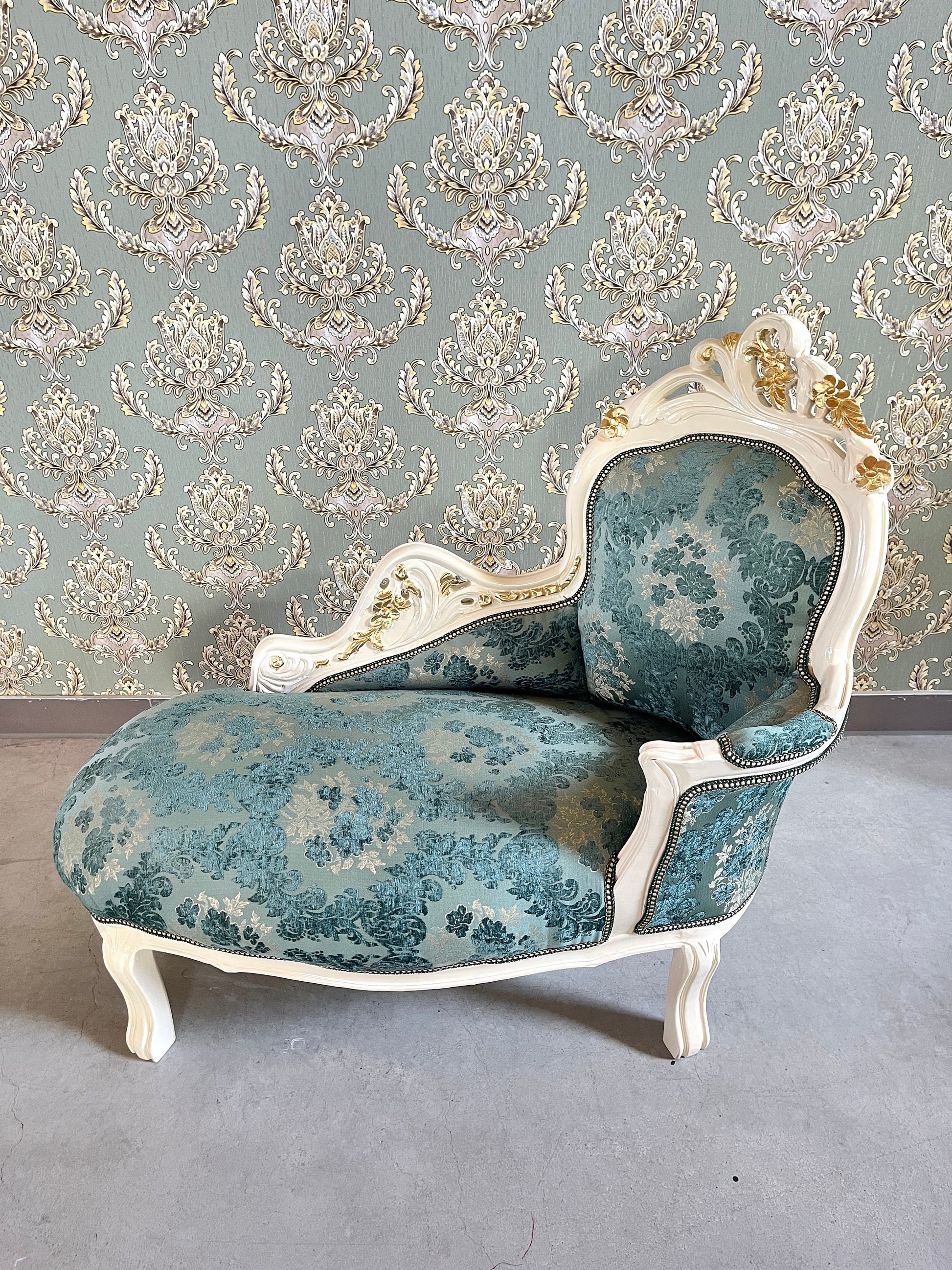 Small Chaise Longue French Louis Style in Flower Pattern Retro Baroque Style Bench in Velvet Green Velvet Pink for Home Decor