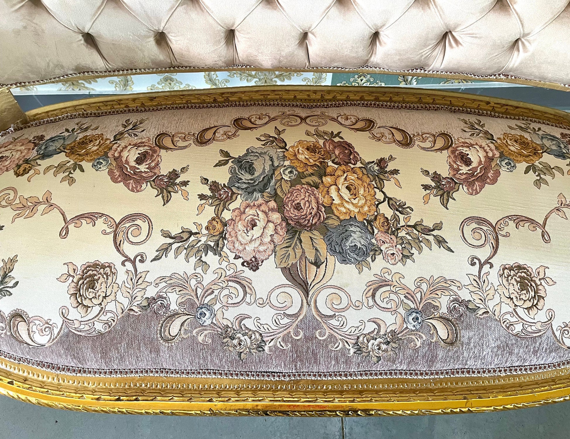Sofa Set Retro Baroque Style Camel Color Velvet Lounge Sofa French Louis Antique Style in Gold Finish for Lodge Home