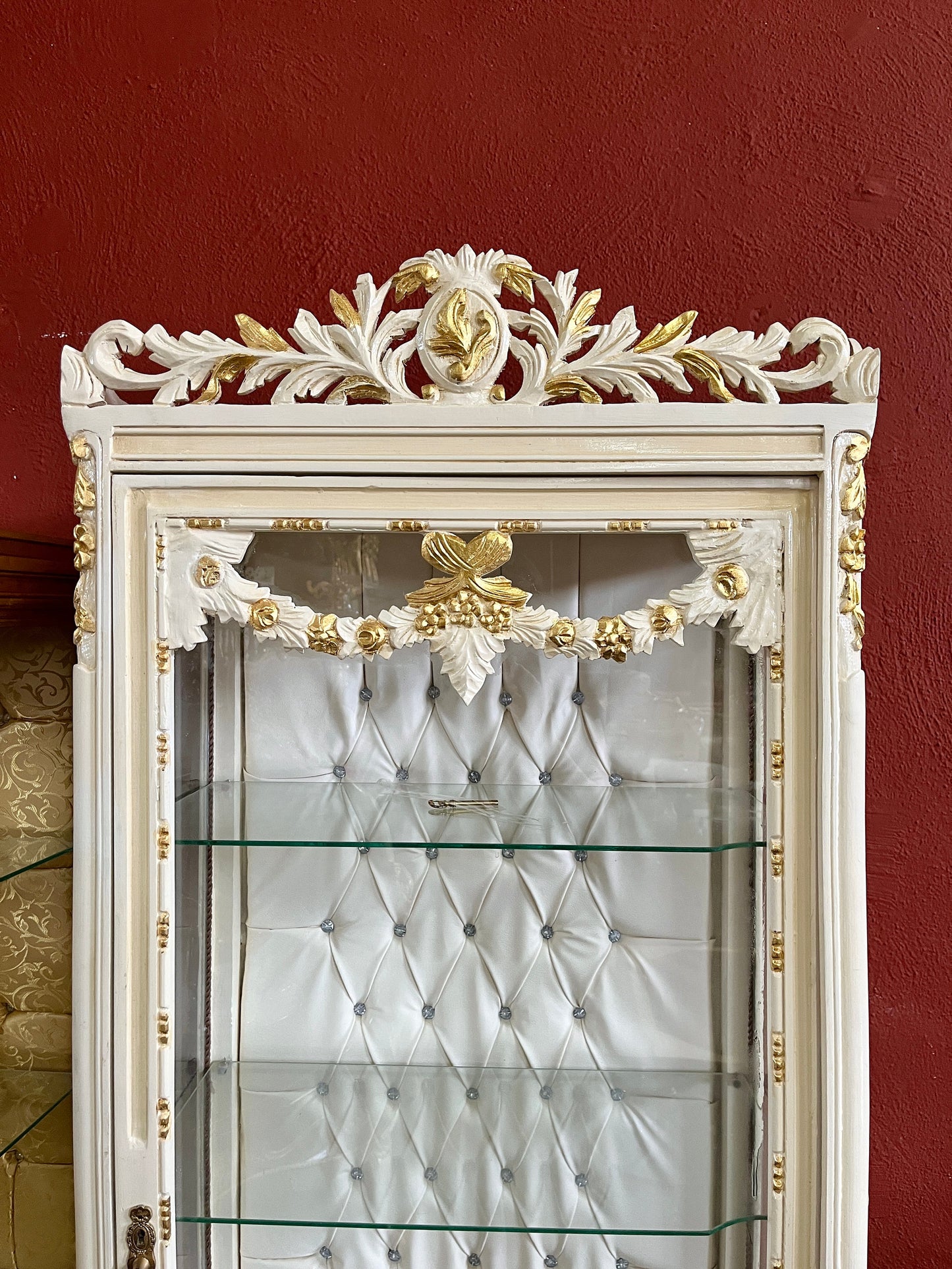 Display Cabinet French Louis XV Style Showcase Antique Style Reproduction in Beige Color Retro Baroque Style Glass Cabinet