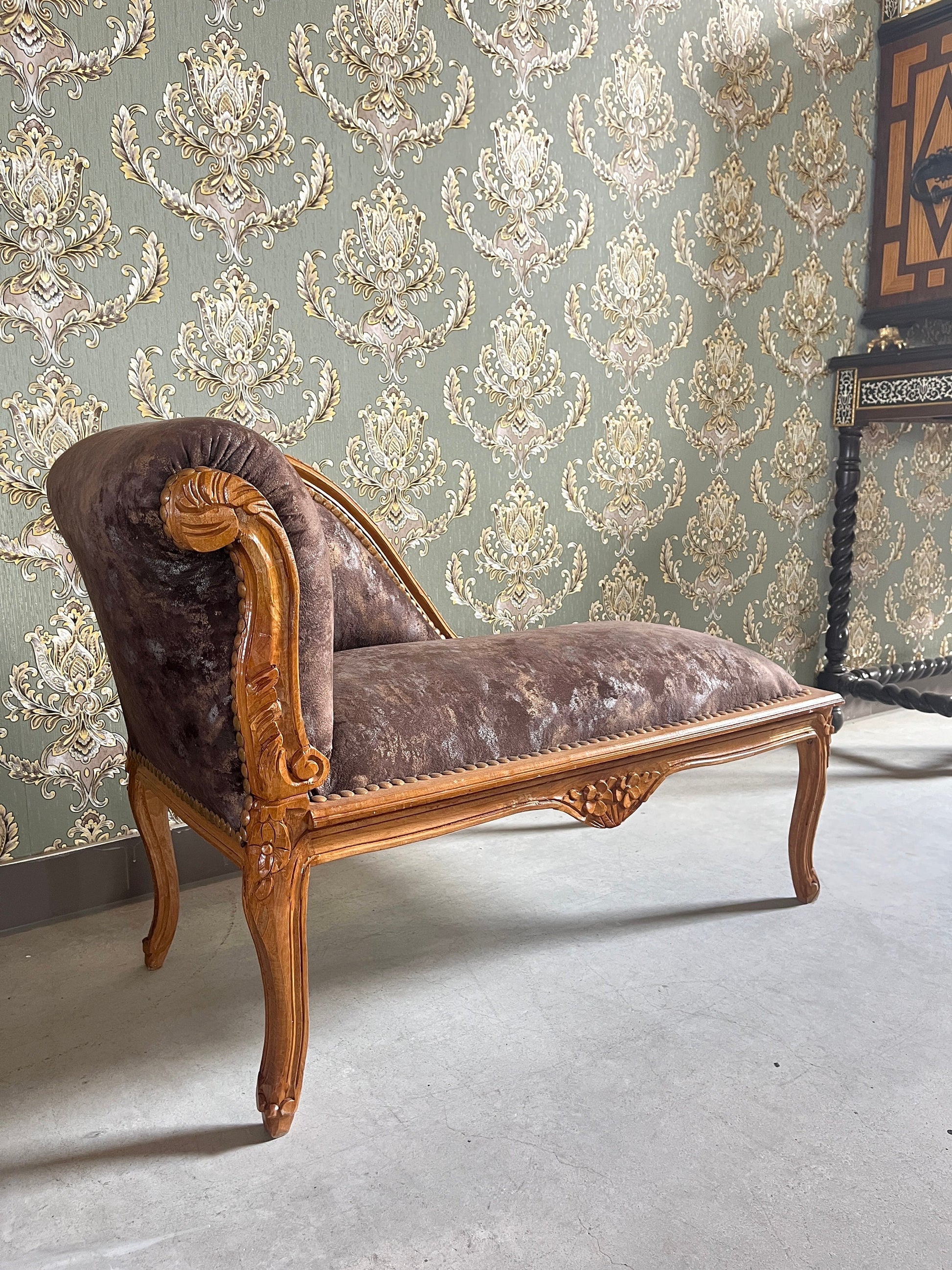 Bench French Louis Style Small Chaise Longue Chocolate Color Retro Baroque Style Ottoman for Home Decor Footstool in Brown