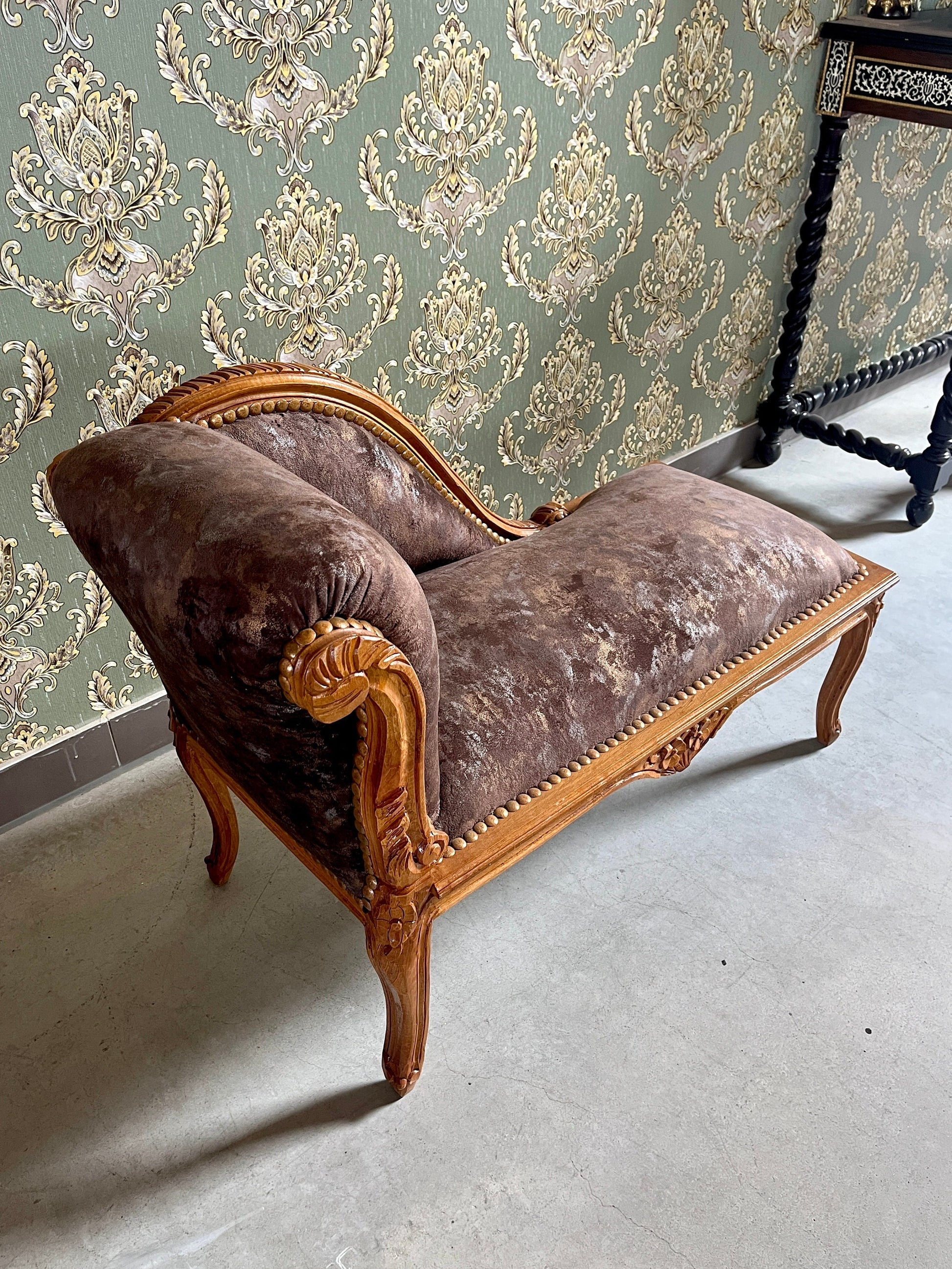 Bench French Louis Style Small Chaise Longue Chocolate Color Retro Baroque Style Ottoman for Home Decor Footstool in Brown