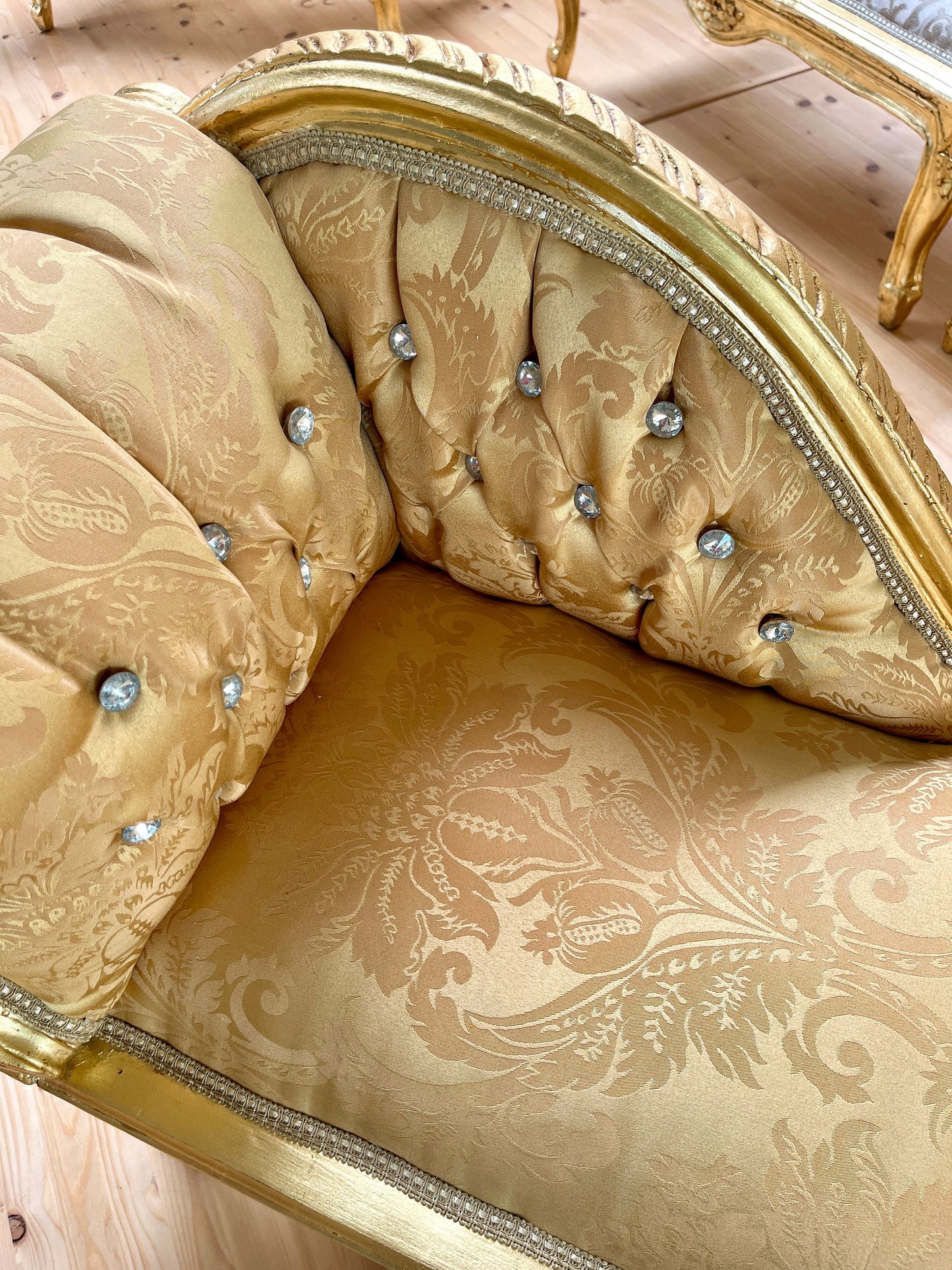 Bench French Louis Style Small Chaise Longue Gold Retro Baroque Style Ottoman for Home Decor Ottoman Footstool or Bench in Gold Finish