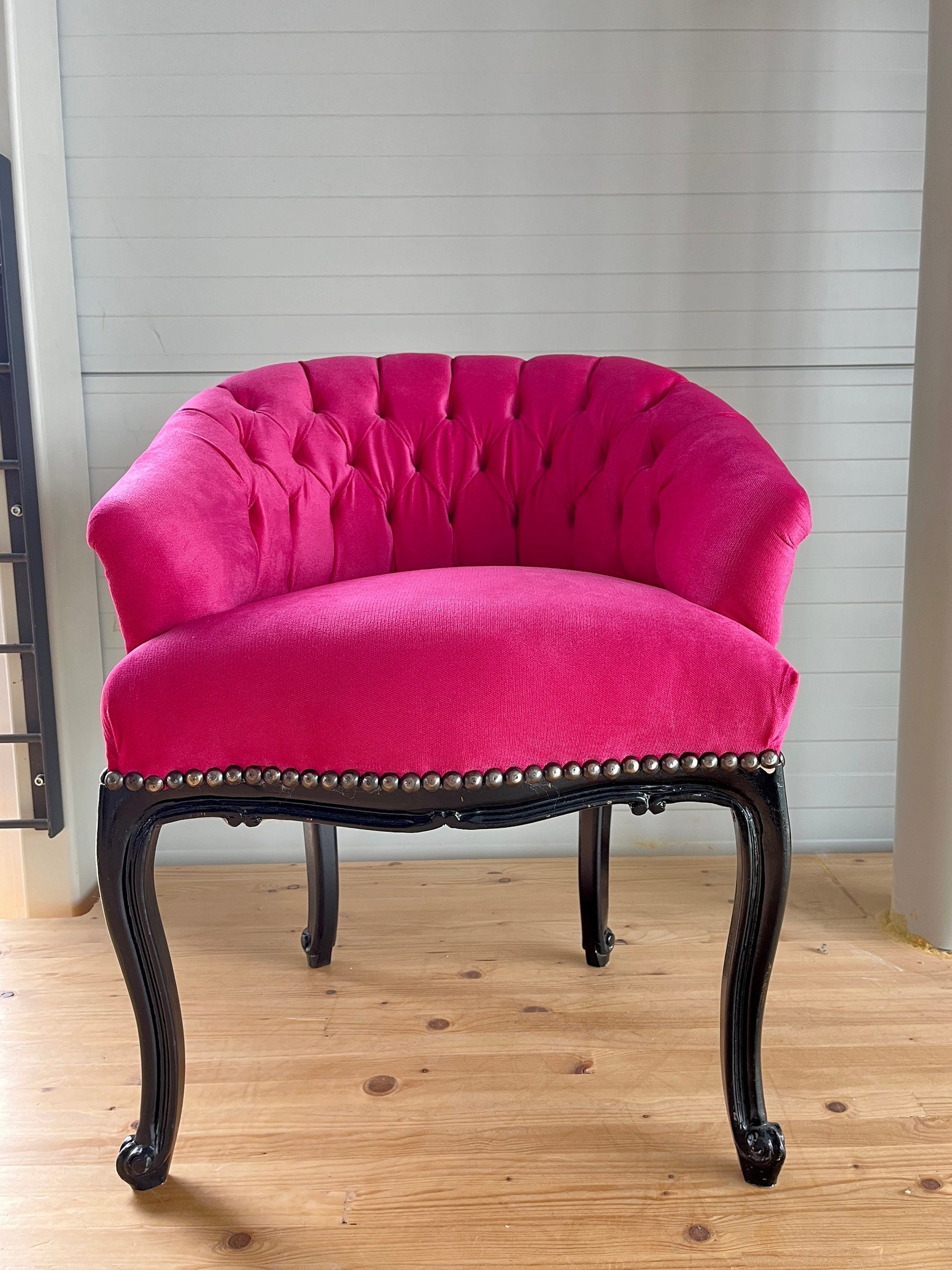 Cocktail Chair Tufted Velvet French Baroque Rococo Style in Floral Jungle Print Bar Chair Tufted Velvet Fuchsia Velvet Purple for Party Deco