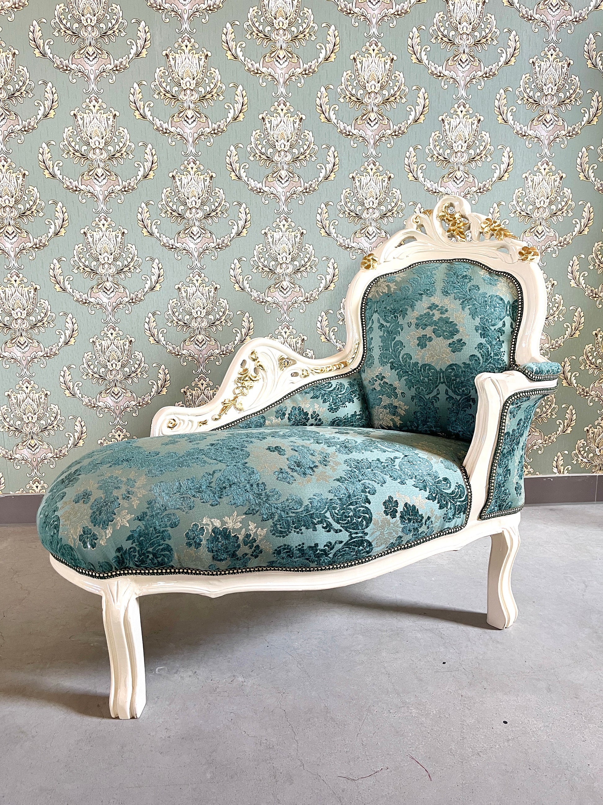 Small Chaise Longue French Louis Style in Flower Pattern Retro Baroque Style Bench in Velvet Green Velvet Pink for Home Decor