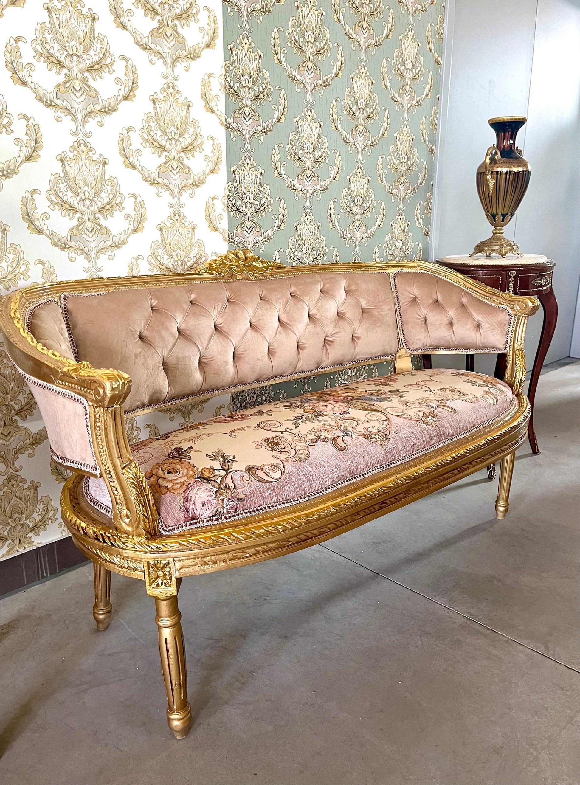 Sofa Set Retro Baroque Style Camel Color Velvet Lounge Sofa French Louis Antique Style in Gold Finish for Lodge Home