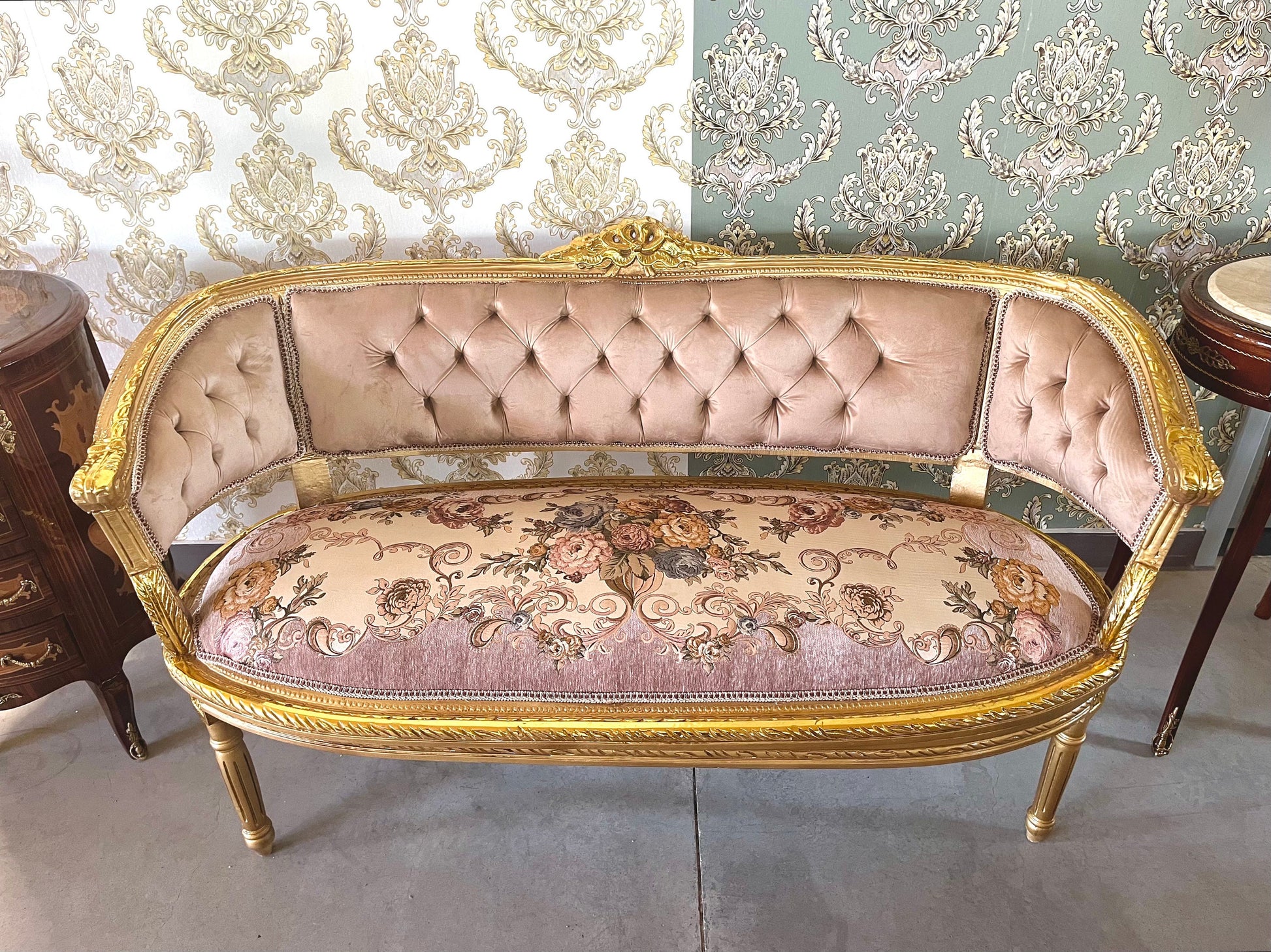 Sofa Set Retro Baroque Style Camel Color Velvet Lounge Sofa French Louis Antique Style in Gold Finish for Lodge Home