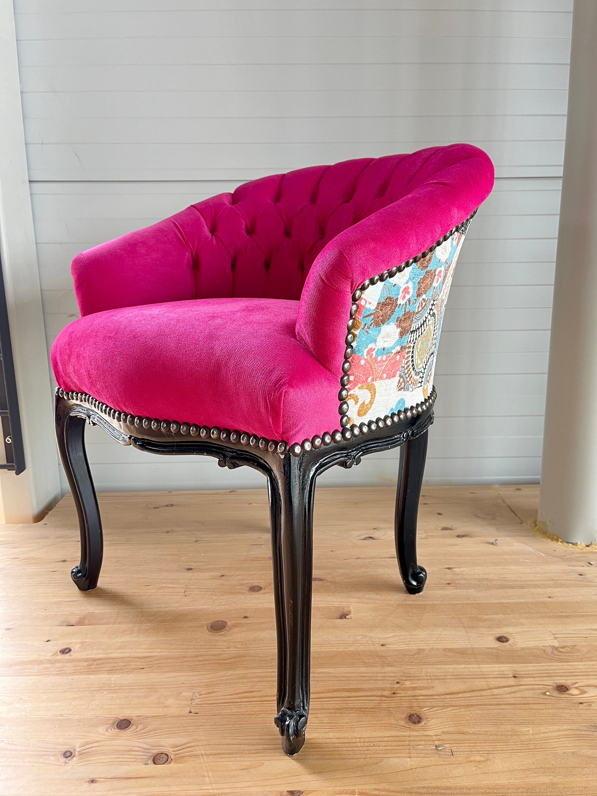 Cocktail Chair Tufted Velvet French Baroque Rococo Style in Floral Jungle Print Bar Chair Tufted Velvet Fuchsia Velvet Purple for Party Deco