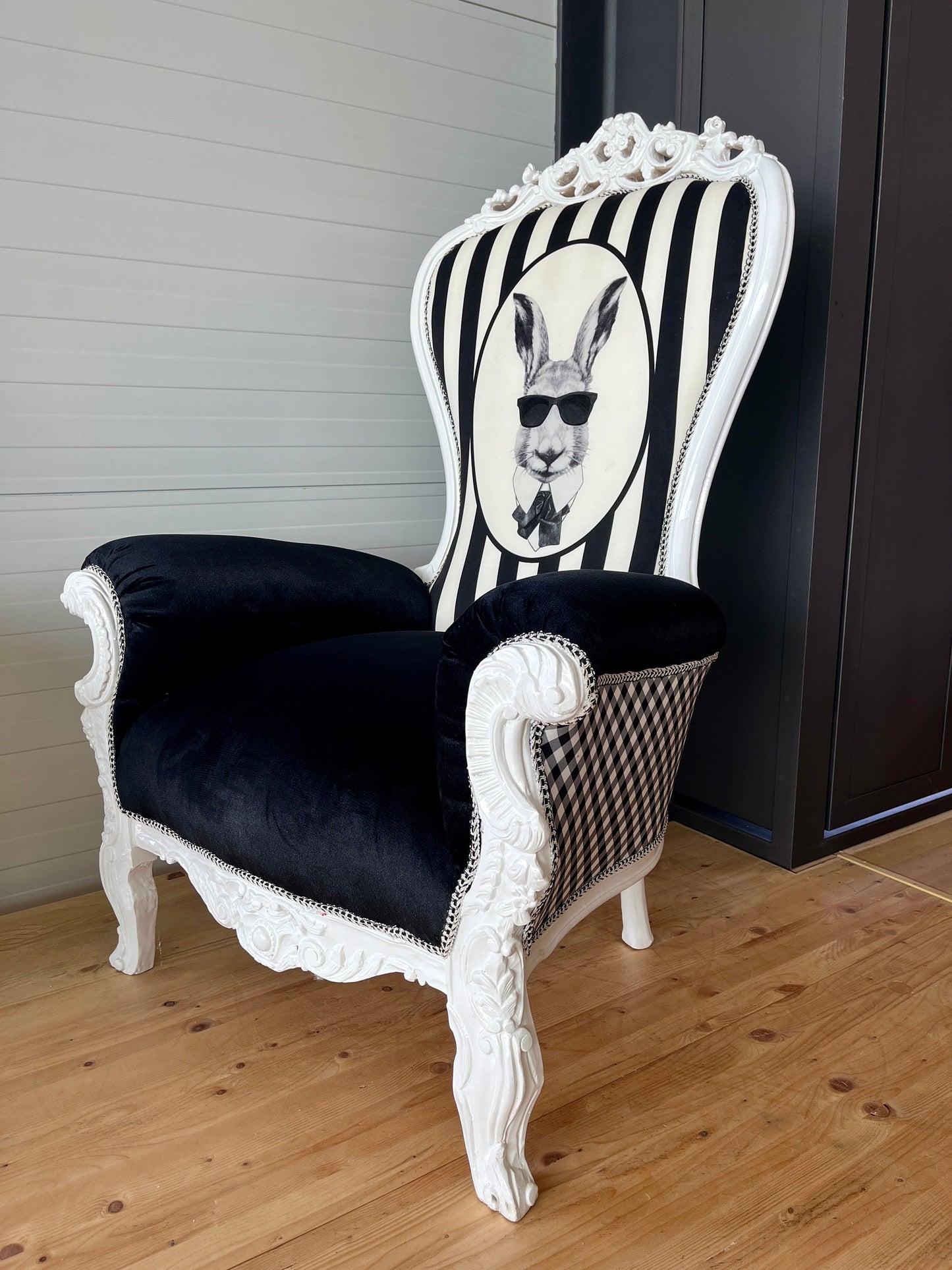 Throne Armchair Black & White Funny Rabbit Print Huge Armchair for Birthday Party for Special Event or Commercial Decoration