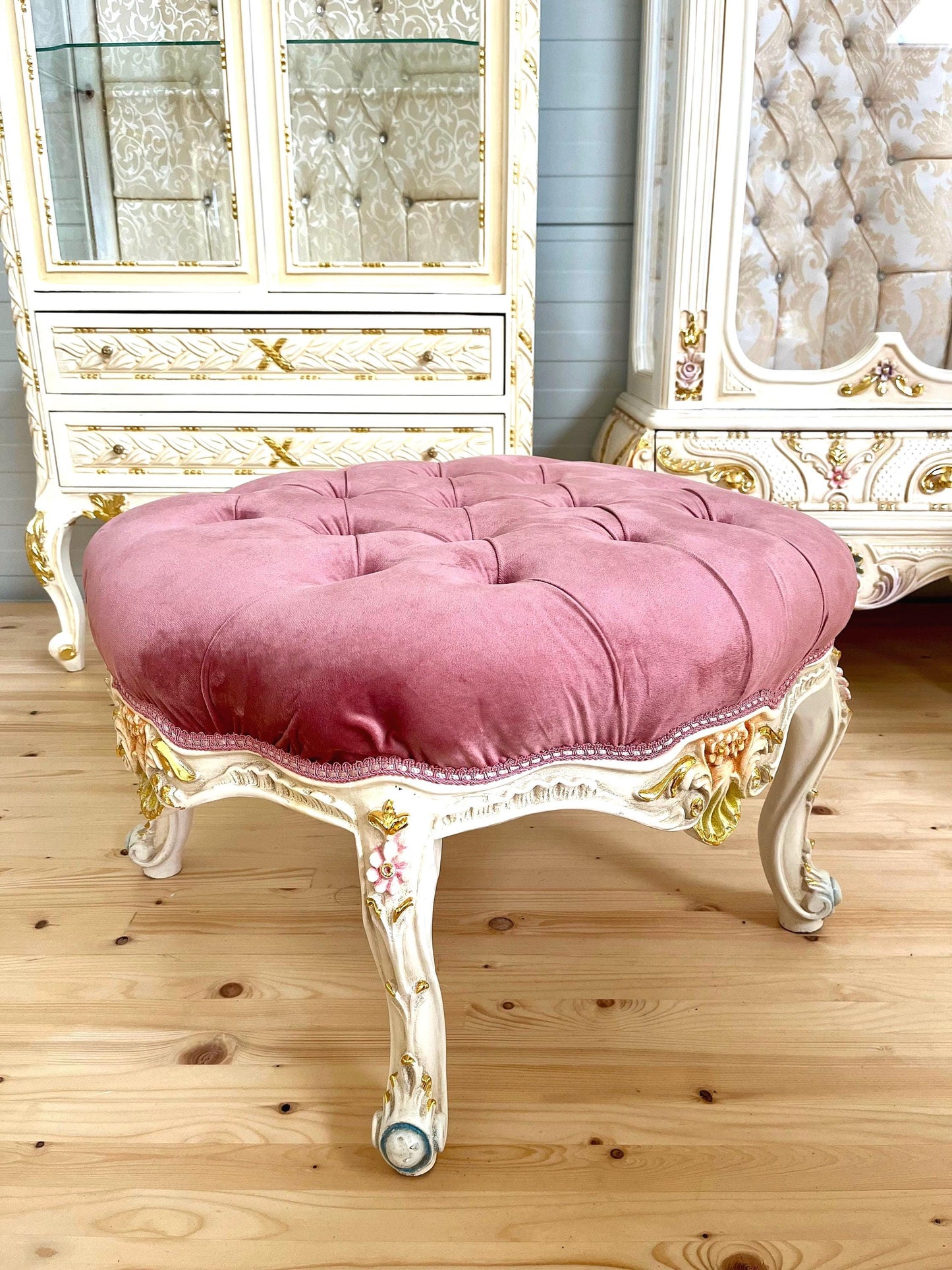 Französischer Barock-Fußhocker/ French Baroque Style Footstool- Rosa