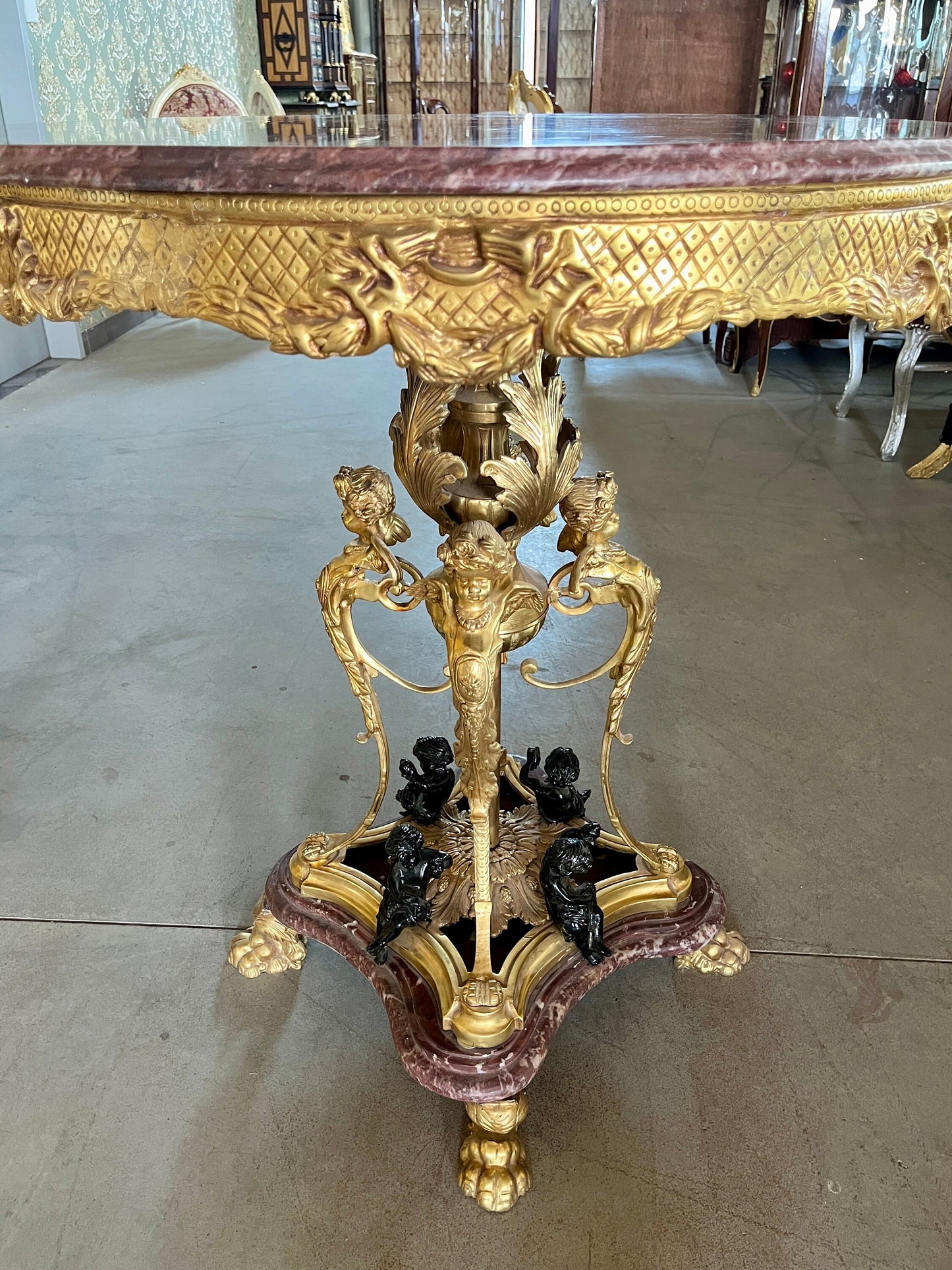 Round Table Royal Antique Style Purple Red Marble Bronze Statue Table Retro Baroque Style Noble Decor Table for Commercial Decoration