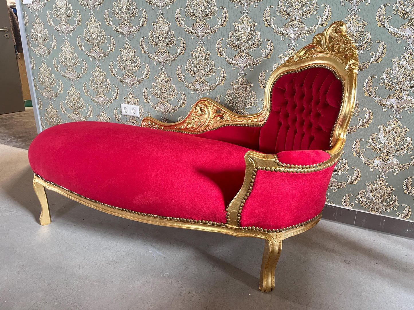 Chaise Longue Velvet Red French Louis XV Antique Style in Gold Frame Retro Baroque Style Bench Red Velvet for Bedroom Furniture Decor