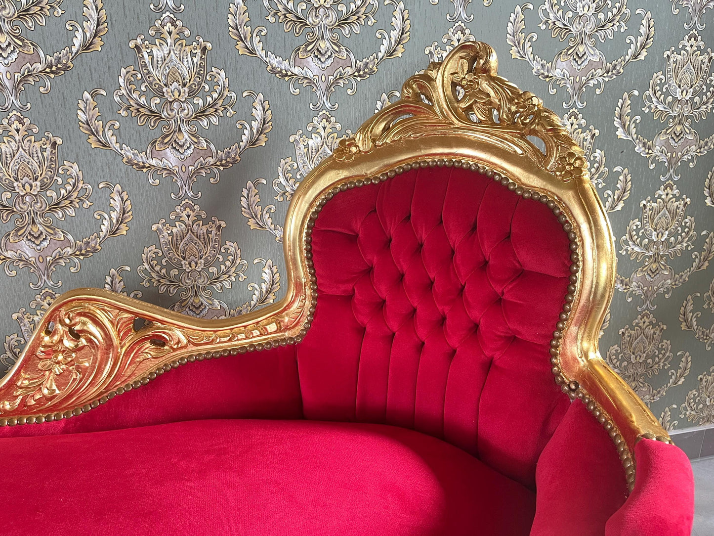 Chaise Longue Velvet Red French Louis XV Antique Style in Gold Frame Retro Baroque Style Bench Red Velvet for Bedroom Furniture Decor
