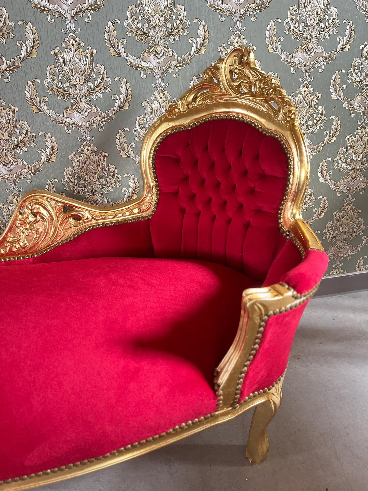 Chaise Longue Velvet Red French Louis XV Antique Style in Gold Frame Retro Baroque Style Bench Red Velvet for Bedroom Furniture Decor