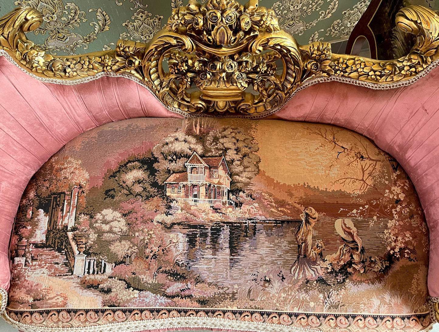 Lounge Couch Royal Baroque Style Bench in Rose Pink Velvet French Antique Style Love Seat Gold Finish for Xmas Decor Homewarming Party Event