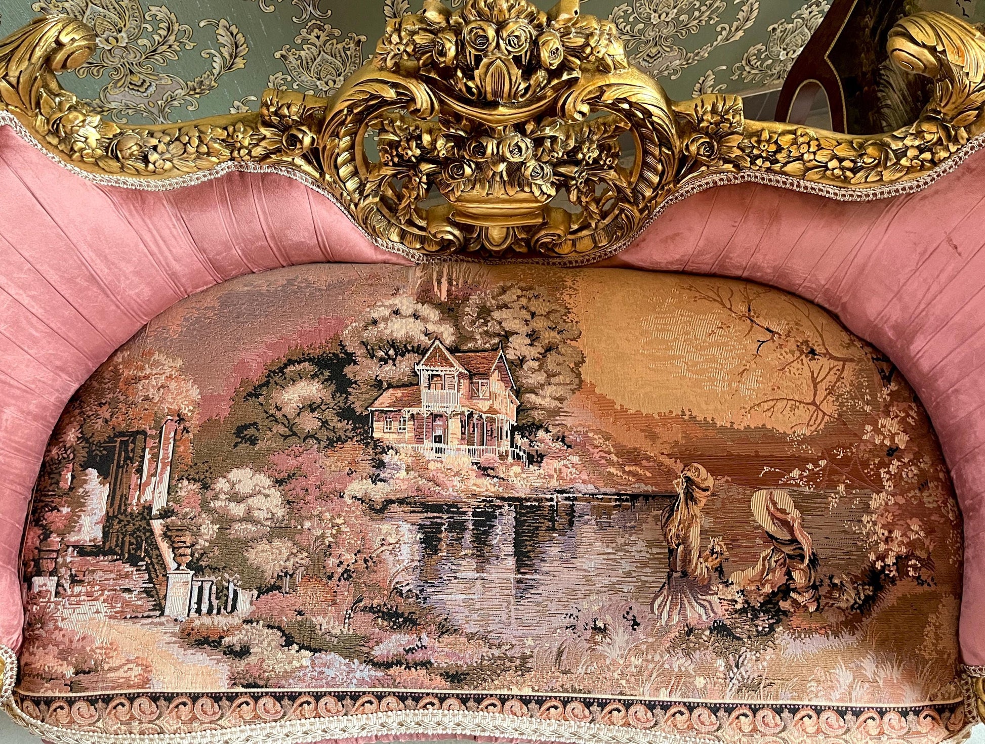 Lounge Couch Royal Baroque Style Bench in Rose Pink Velvet French Antique Style Love Seat Gold Finish for Xmas Decor Homewarming Party Event
