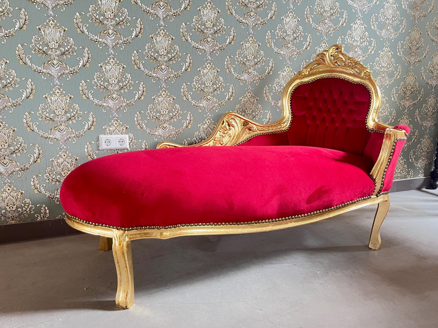 Chaise Longue Velvet Red French Louis XV Antique Style in Gold Frame Retro Baroque Style Bench Red Velvet for Bedroom Furniture Decor