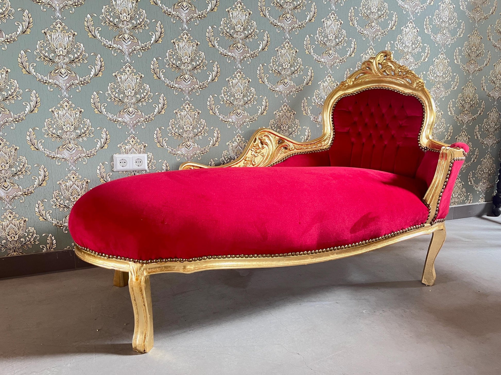 Chaise Longue Velvet Red French Louis XV Antique Style in Gold Frame Retro Baroque Style Bench Red Velvet for Bedroom Furniture Decor