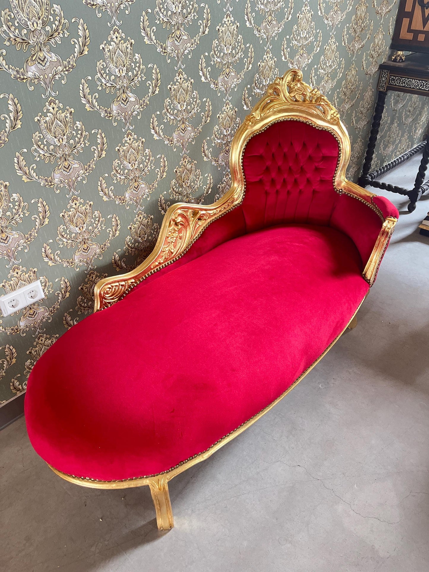 Chaise Longue Velvet Red French Louis XV Antique Style in Gold Frame Retro Baroque Style Bench Red Velvet for Bedroom Furniture Decor