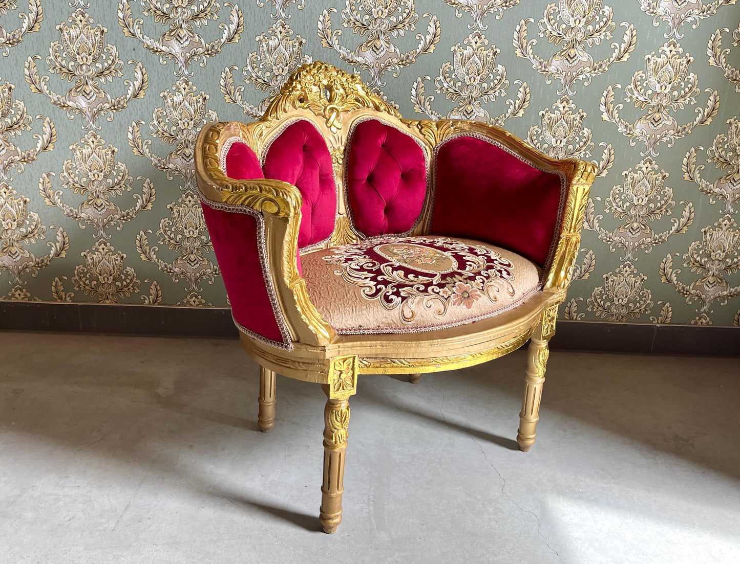 Lounge Sofa Set Antique Baroque Rococo Style in Xmas Red Velvet & Deluxe Red Damask Sofa Set in Retro Royal Style for Home Xmas Decor