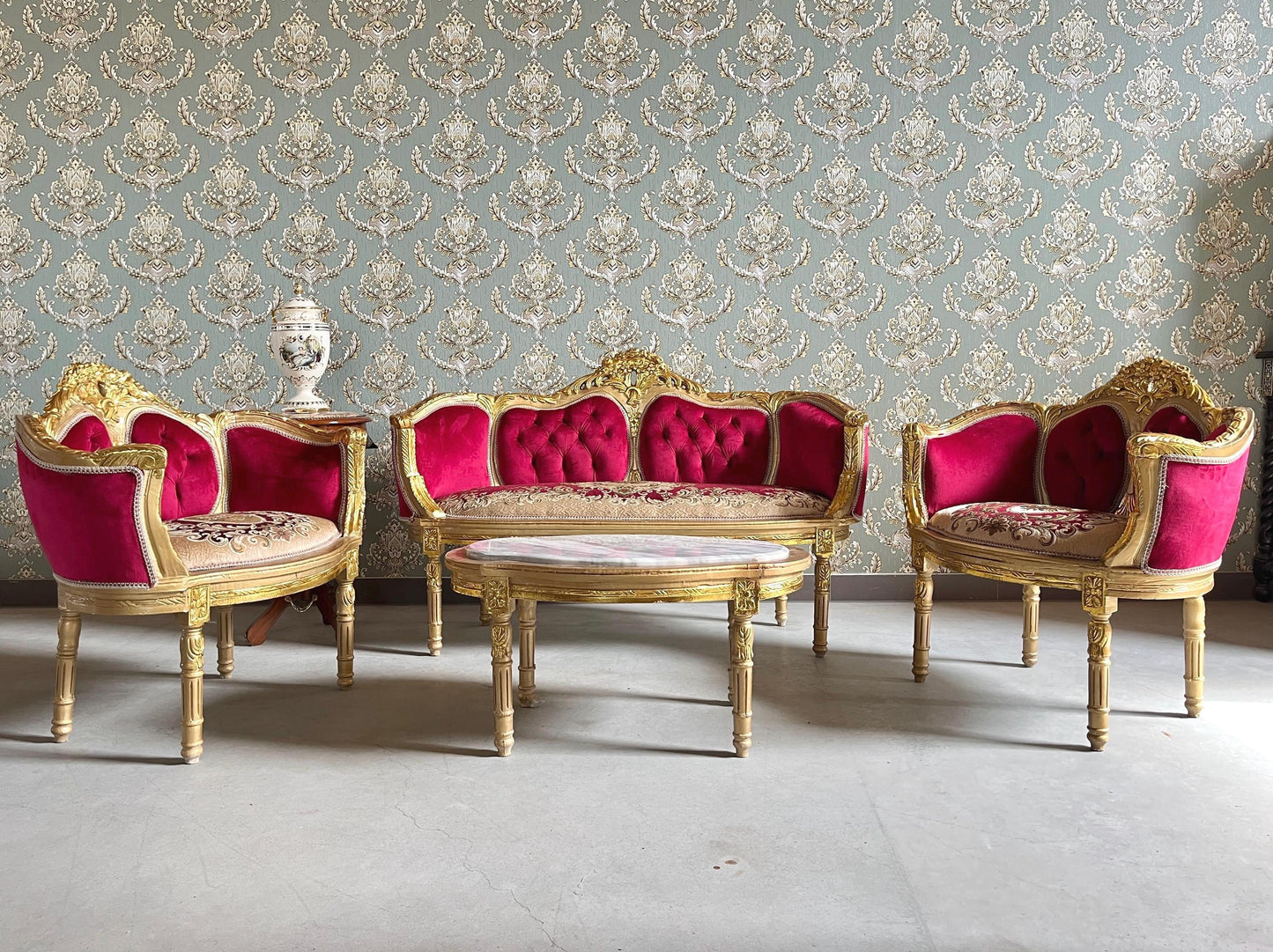 Lounge Sofa Set Antique Baroque Rococo Style in Xmas Red Velvet & Deluxe Red Damask Sofa Set in Retro Royal Style for Home Xmas Decor