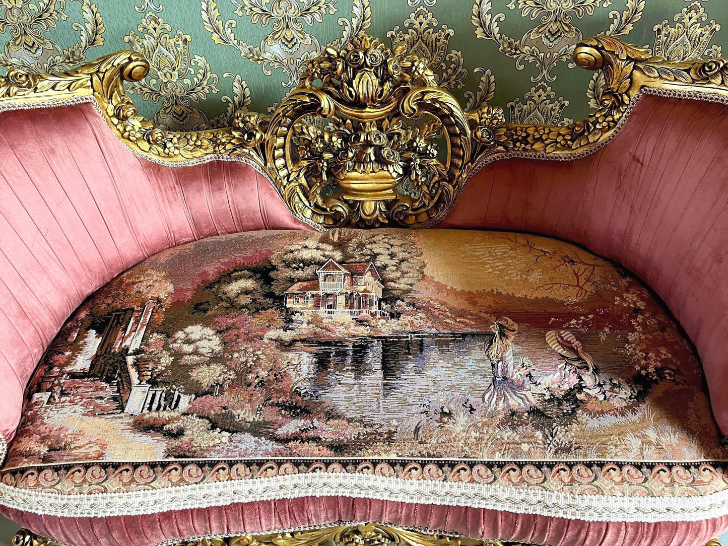 Lounge Couch Royal Baroque Style Bench in Rose Pink Velvet French Antique Style Love Seat Gold Finish for Xmas Decor Homewarming Party Event