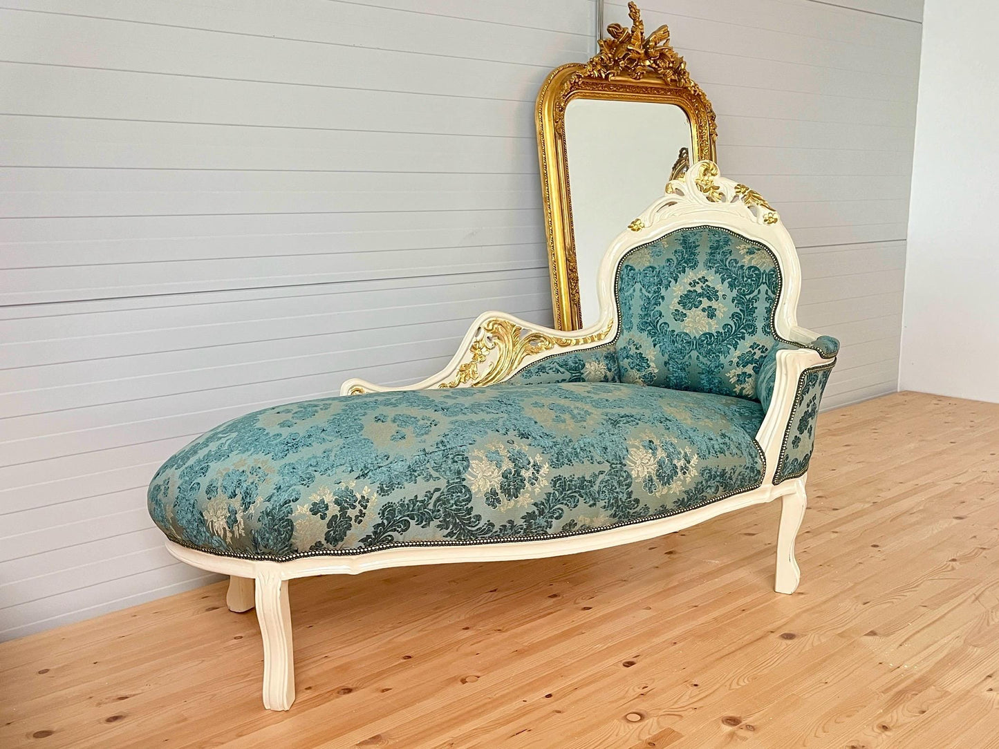 Chaise Longue Blue Velvet Damask French Antique Style in Gold Finish Retro Baroque Style Bench Green Velvet Damask for Home Decor