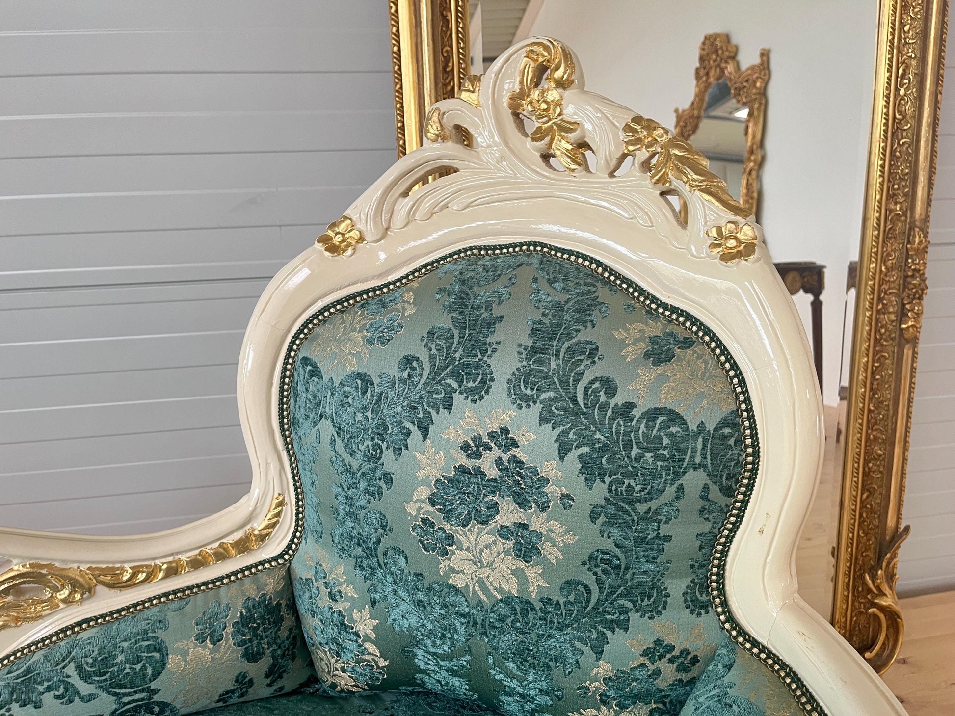 Chaise Longue Blue Velvet Damask French Antique Style in Gold Finish Retro Baroque Style Bench Green Velvet Damask for Home Decor