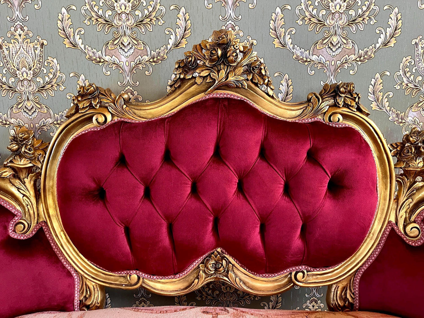 Love Seat French Royal Baroque Style Sofa in Bordeaux Red Velvet Nostalgic Antique Style Lounge Sofa in Red Velvet for Home Decor