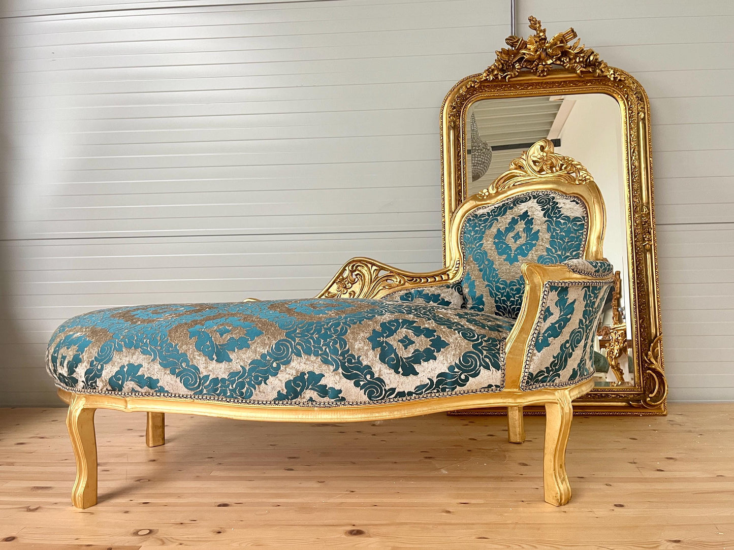 Chaise Longue Blue Velvet Damask French Antique Style in Gold Finish Retro Baroque Style Bench Green Velvet Damask for Home Decor