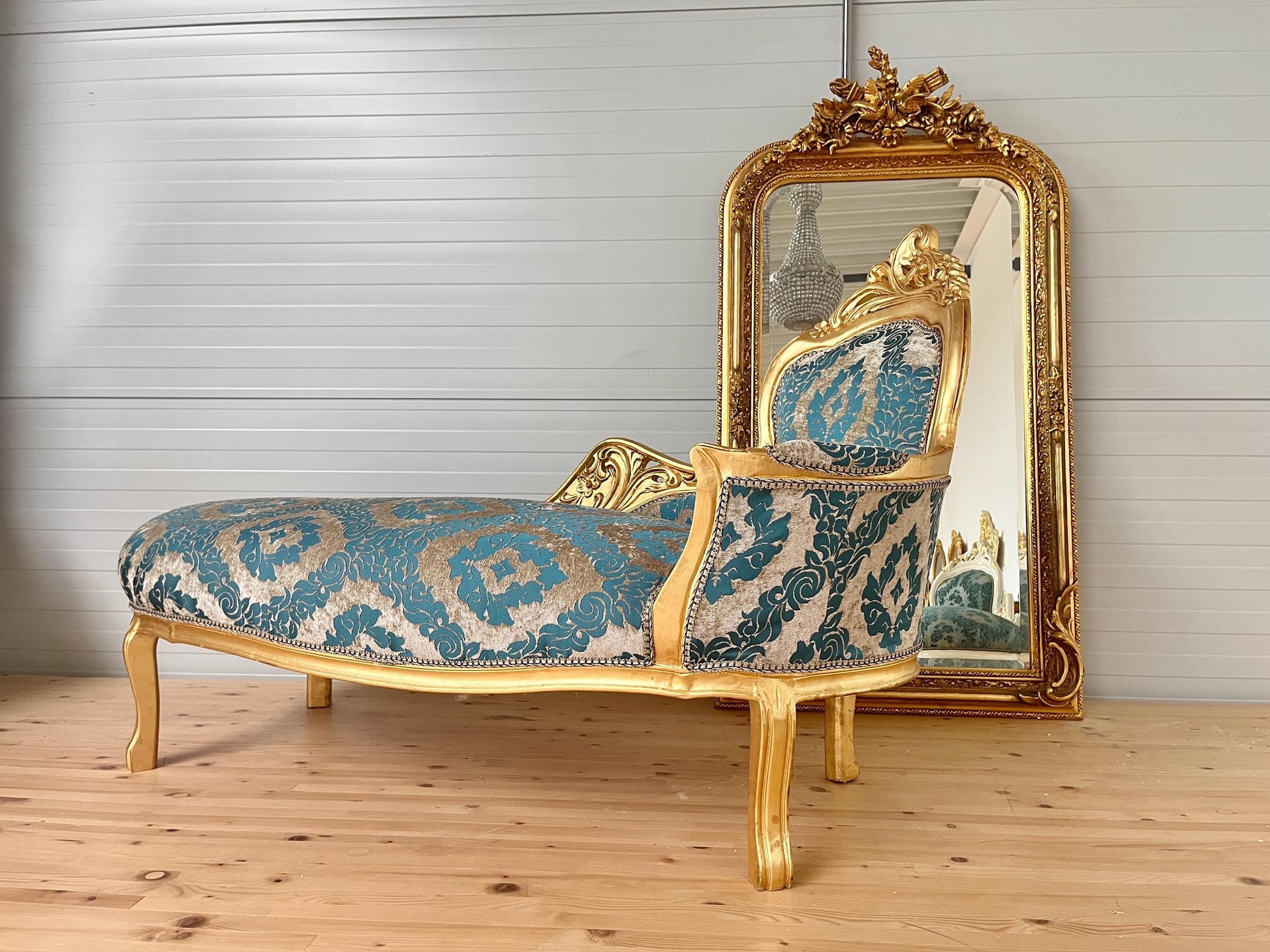 Chaise Longue Blue Velvet Damask French Antique Style in Gold Finish Retro Baroque Style Bench Green Velvet Damask for Home Decor